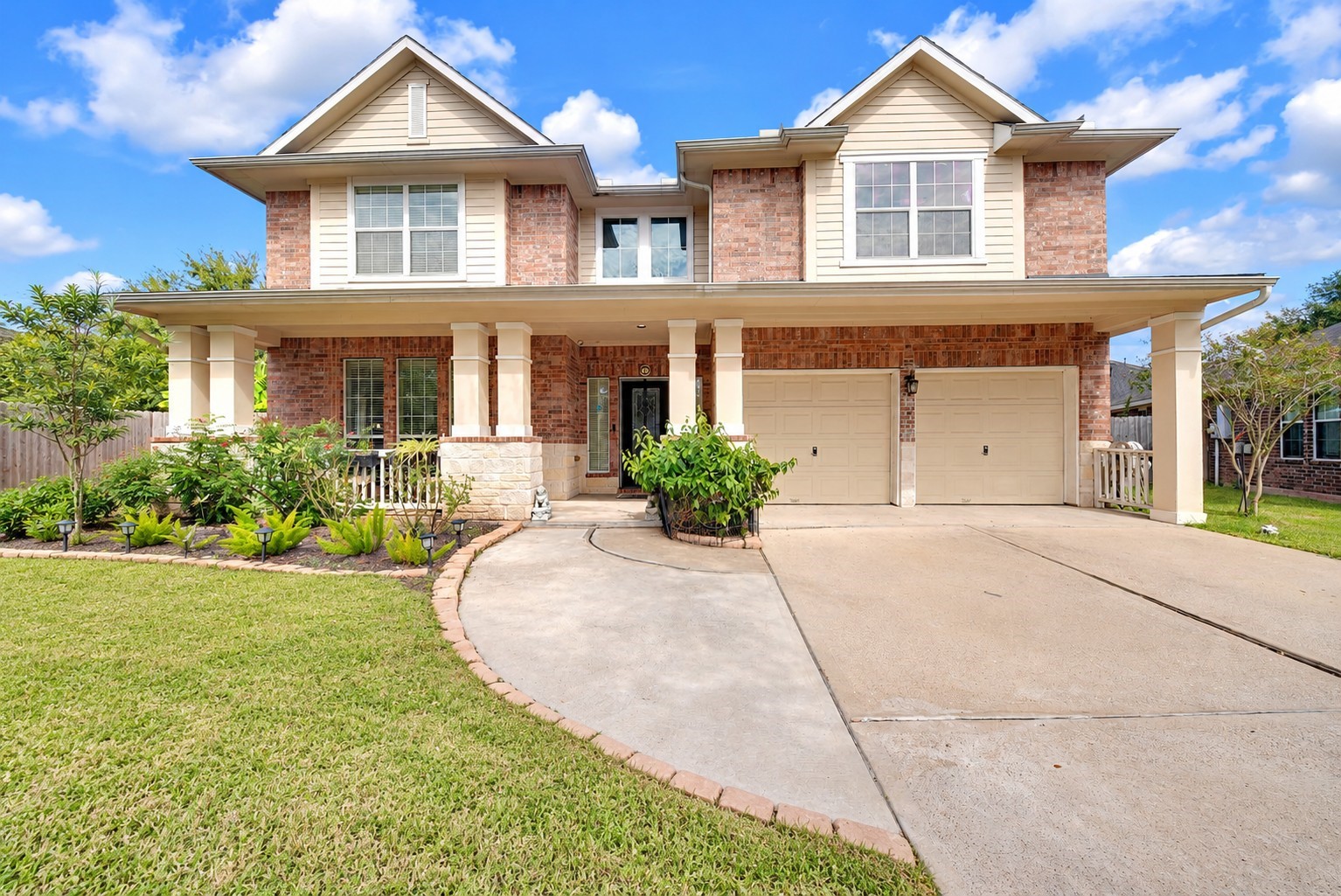 2318 Shadow Falls Lane, Pearland, TX 77584