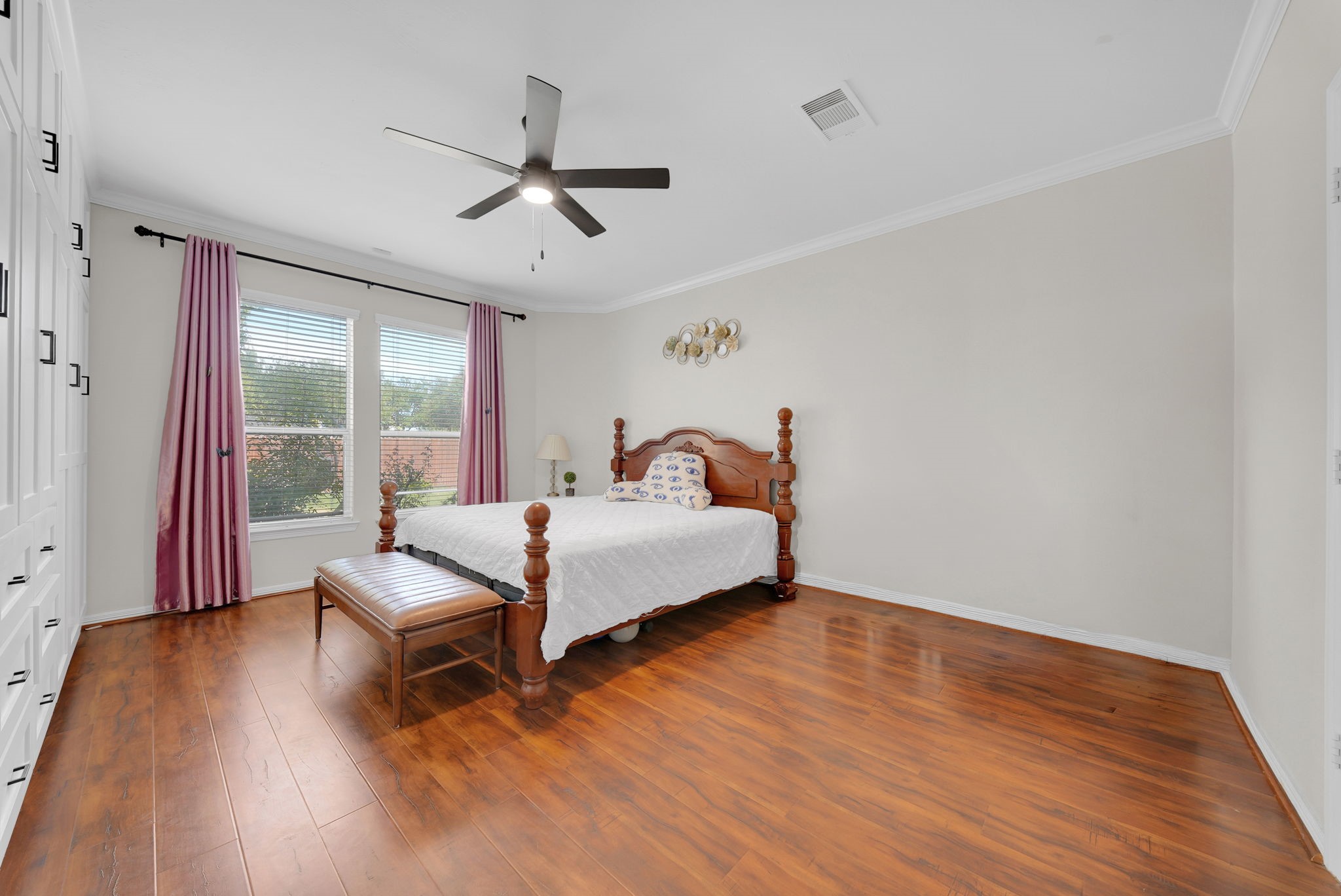 2318 Shadow Falls Lane, Pearland, TX 77584
