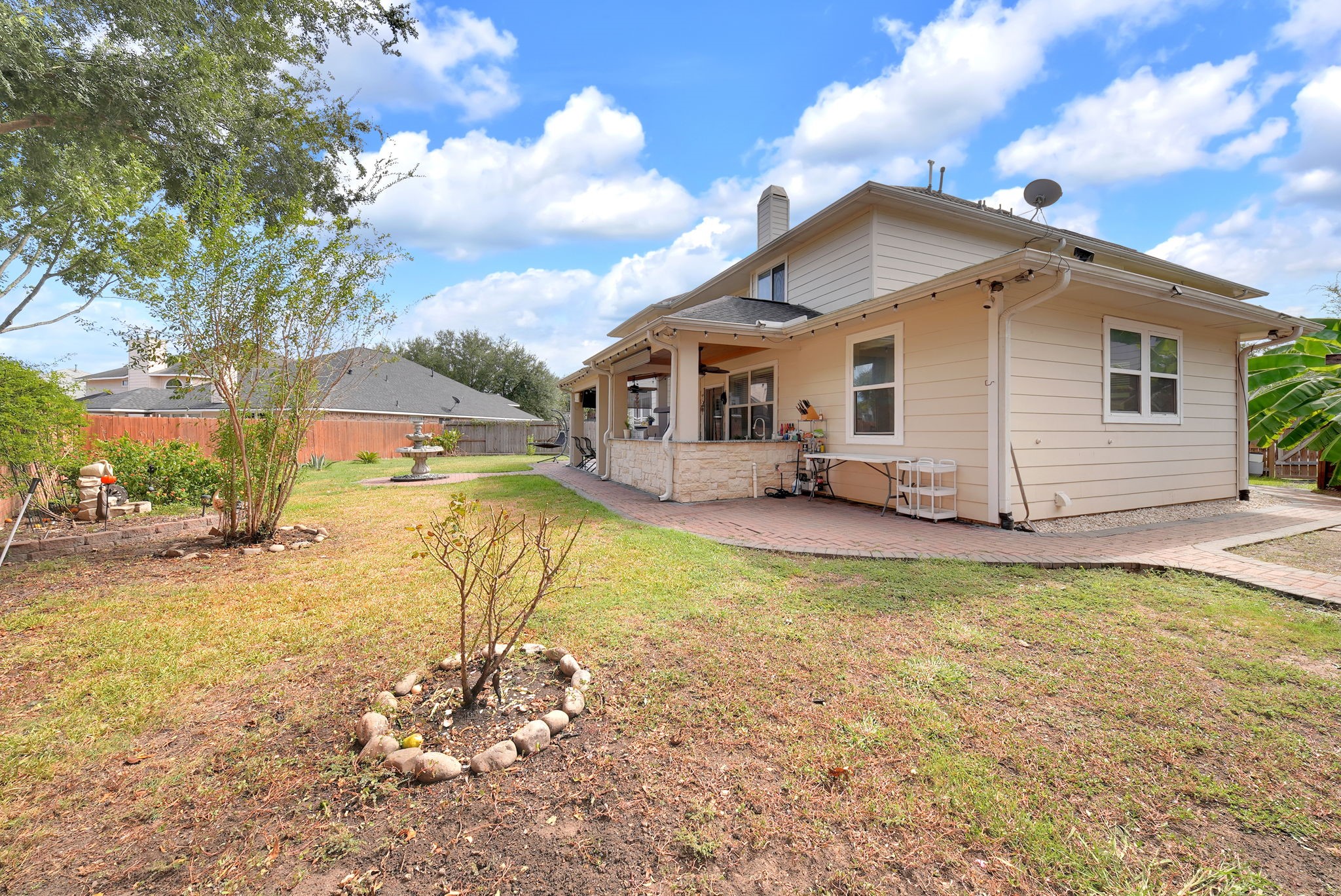 2318 Shadow Falls Lane, Pearland, TX 77584