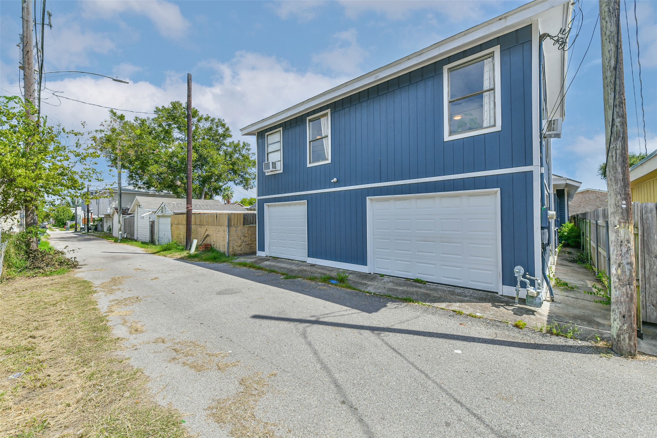 5220 Avenue P 1/2, Galveston, TX 77551