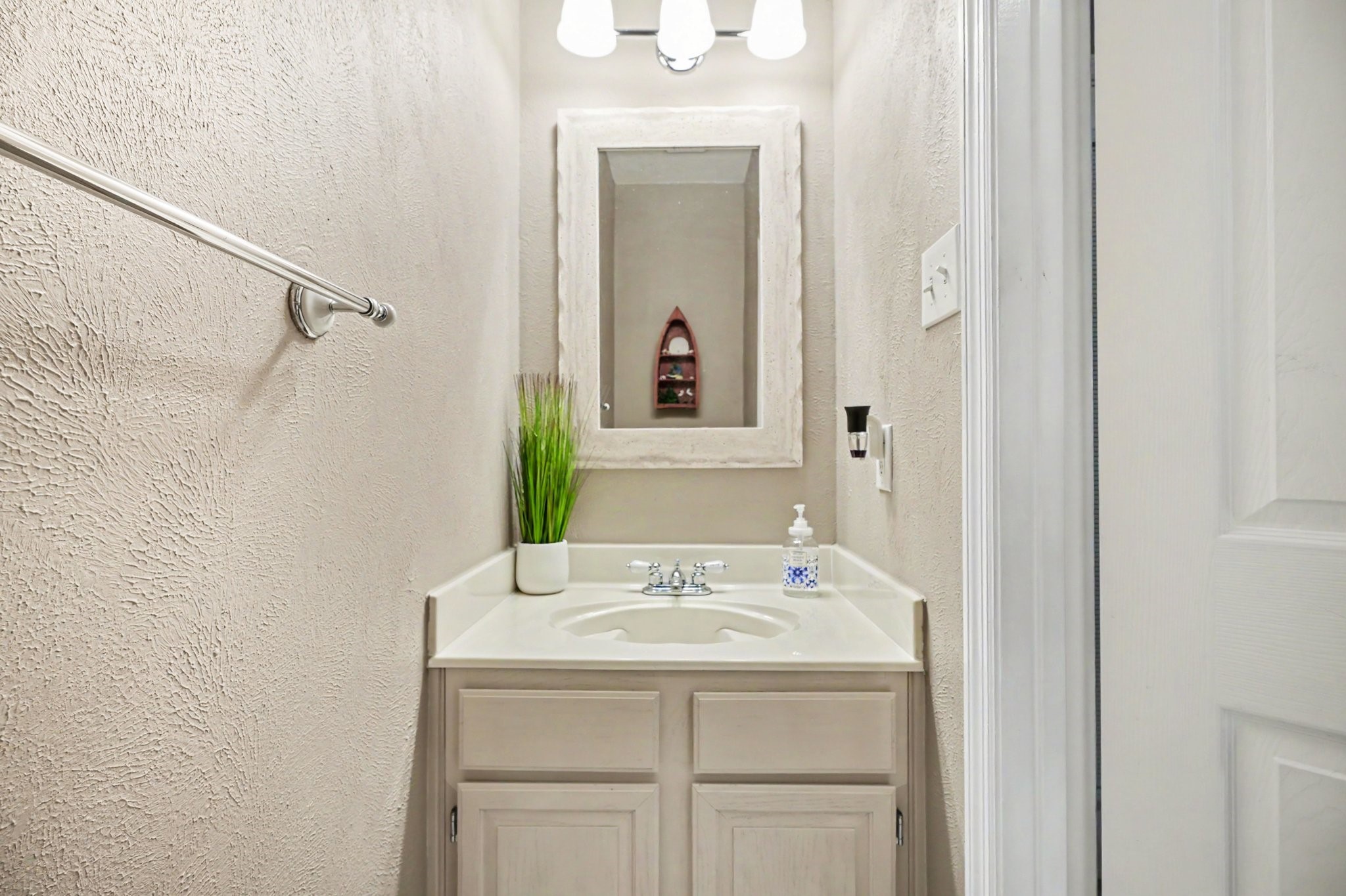 Powder bath downstairs
