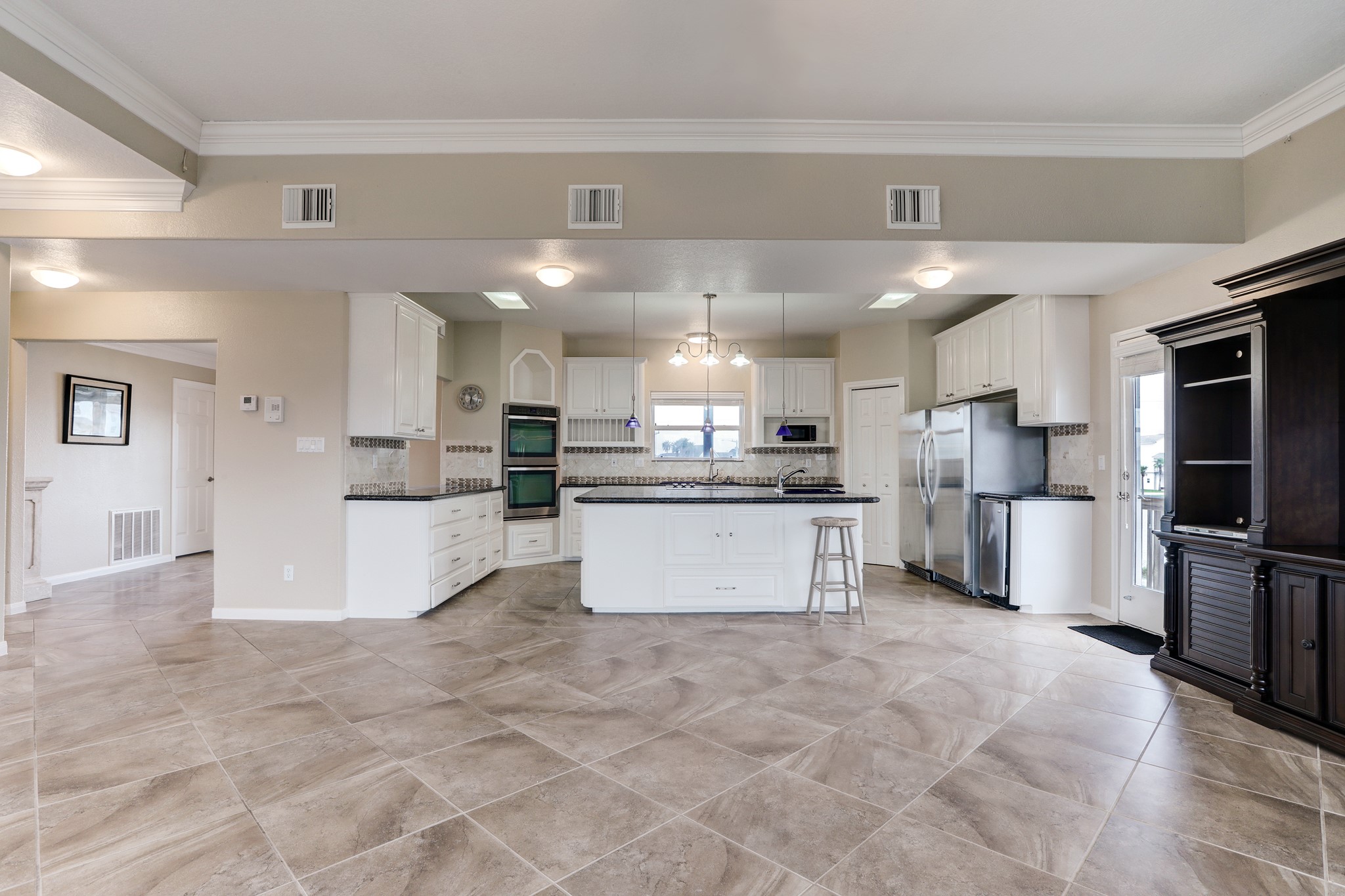 1303 Tiki Drive, Tiki Island, TX 77554