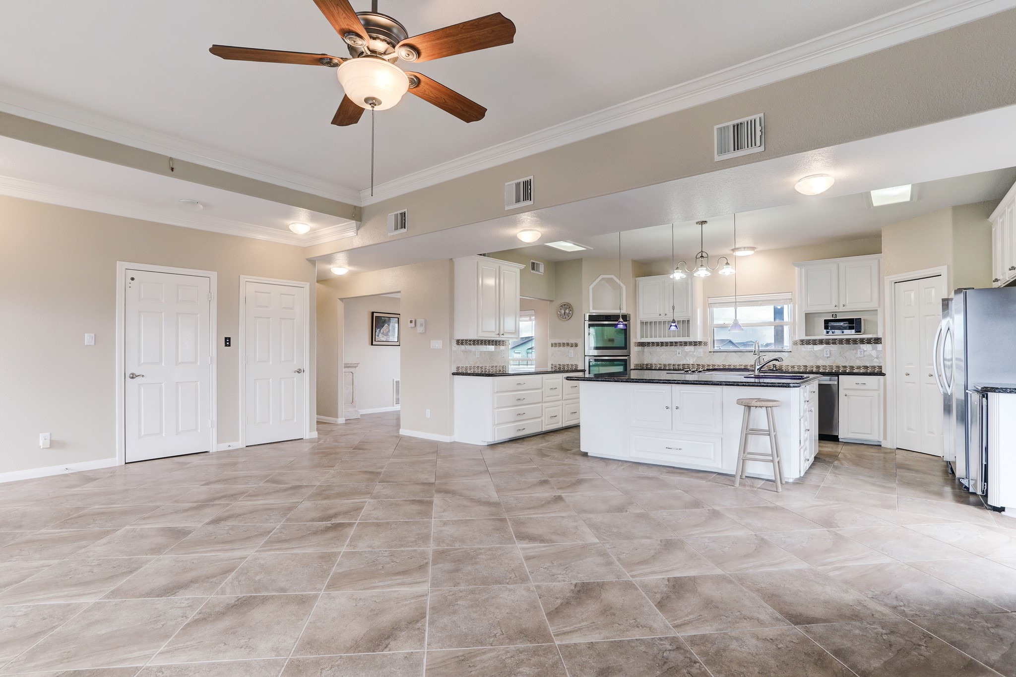 1303 Tiki Drive, Tiki Island, TX 77554