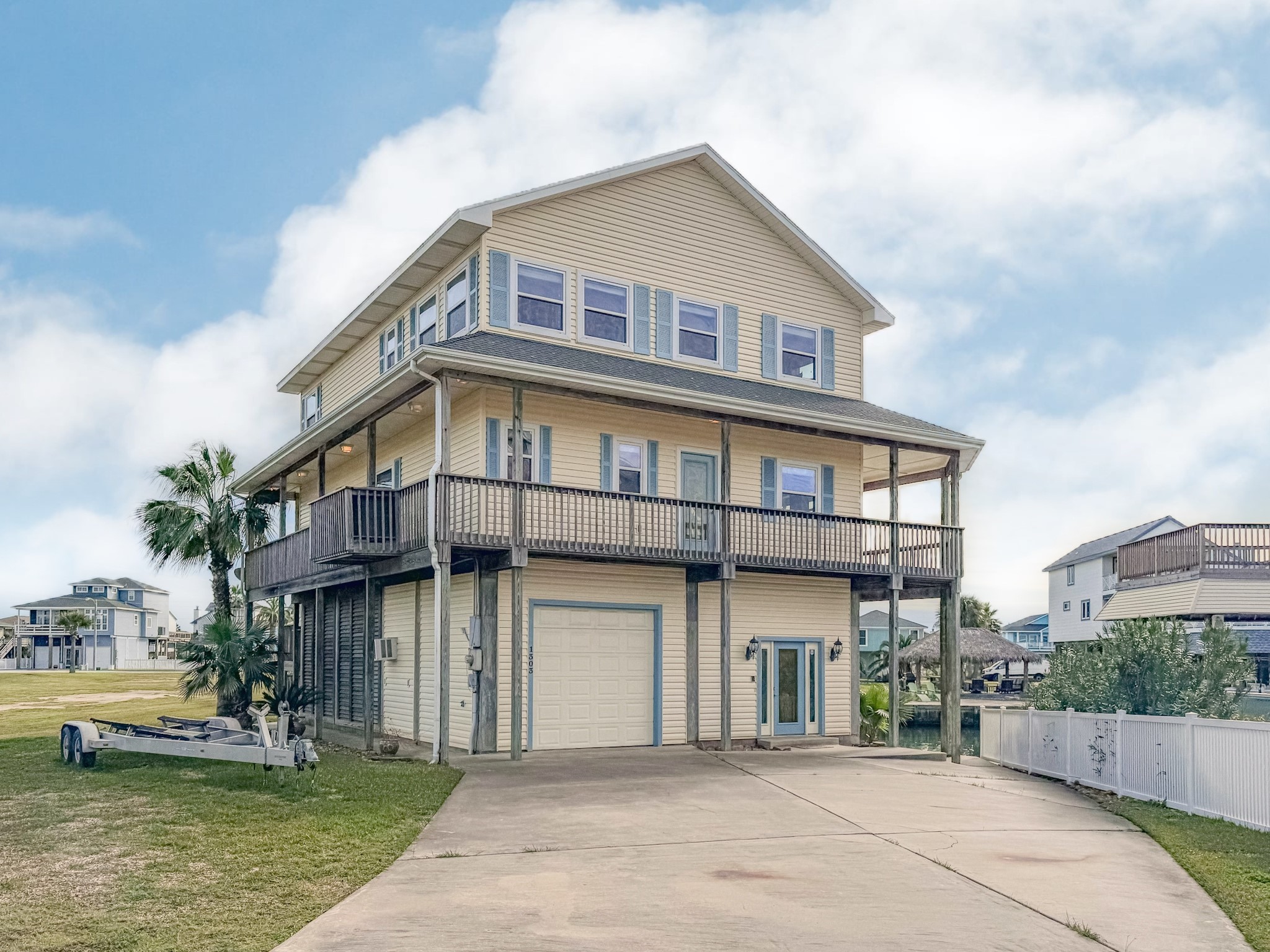 1303 Tiki Drive, Tiki Island, TX 77554