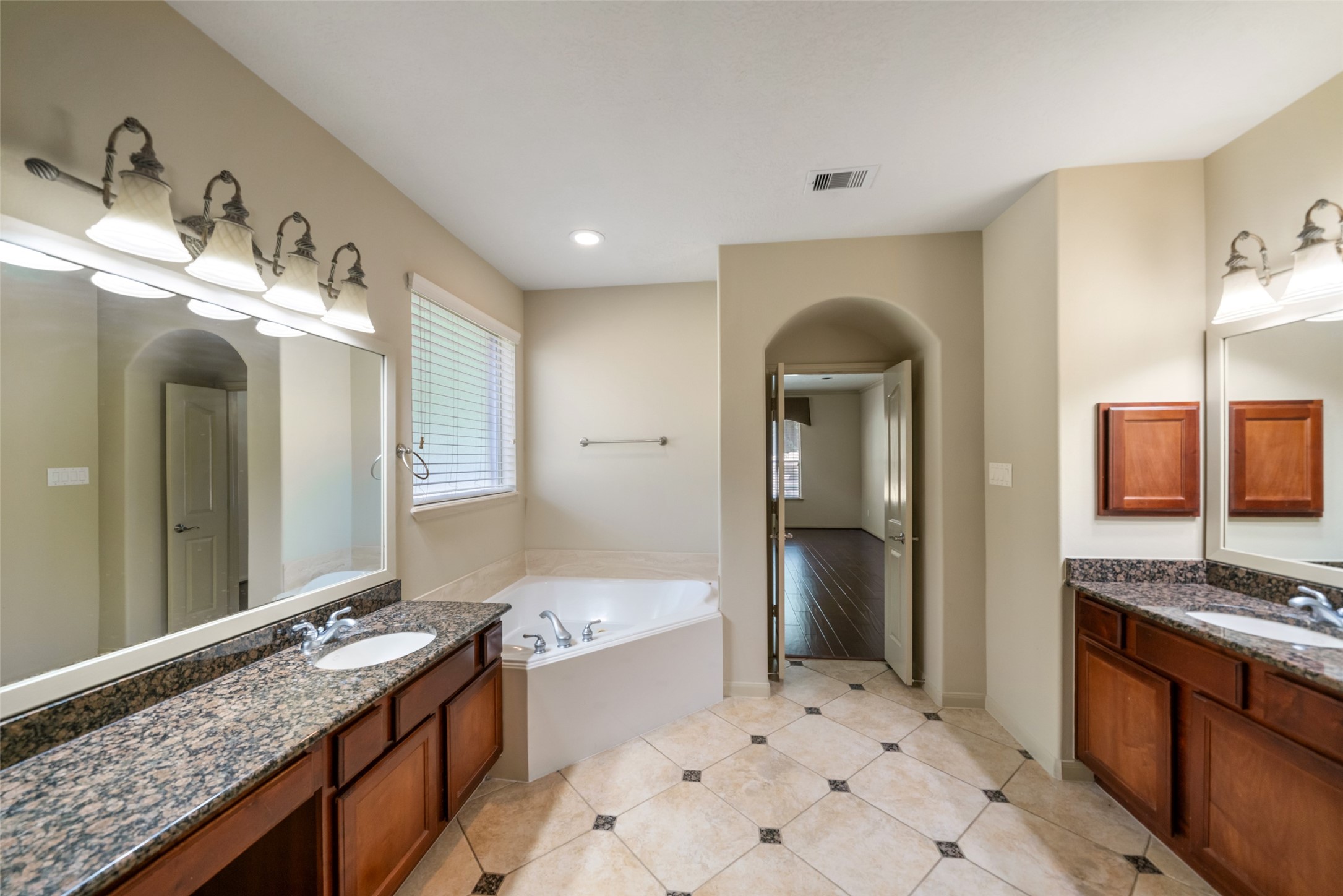 12210 Hallowed Oaks, Magnolia, TX 77354