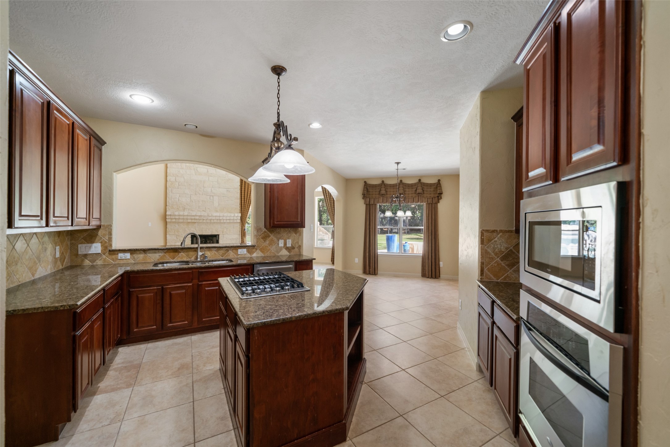 12210 Hallowed Oaks, Magnolia, TX 77354