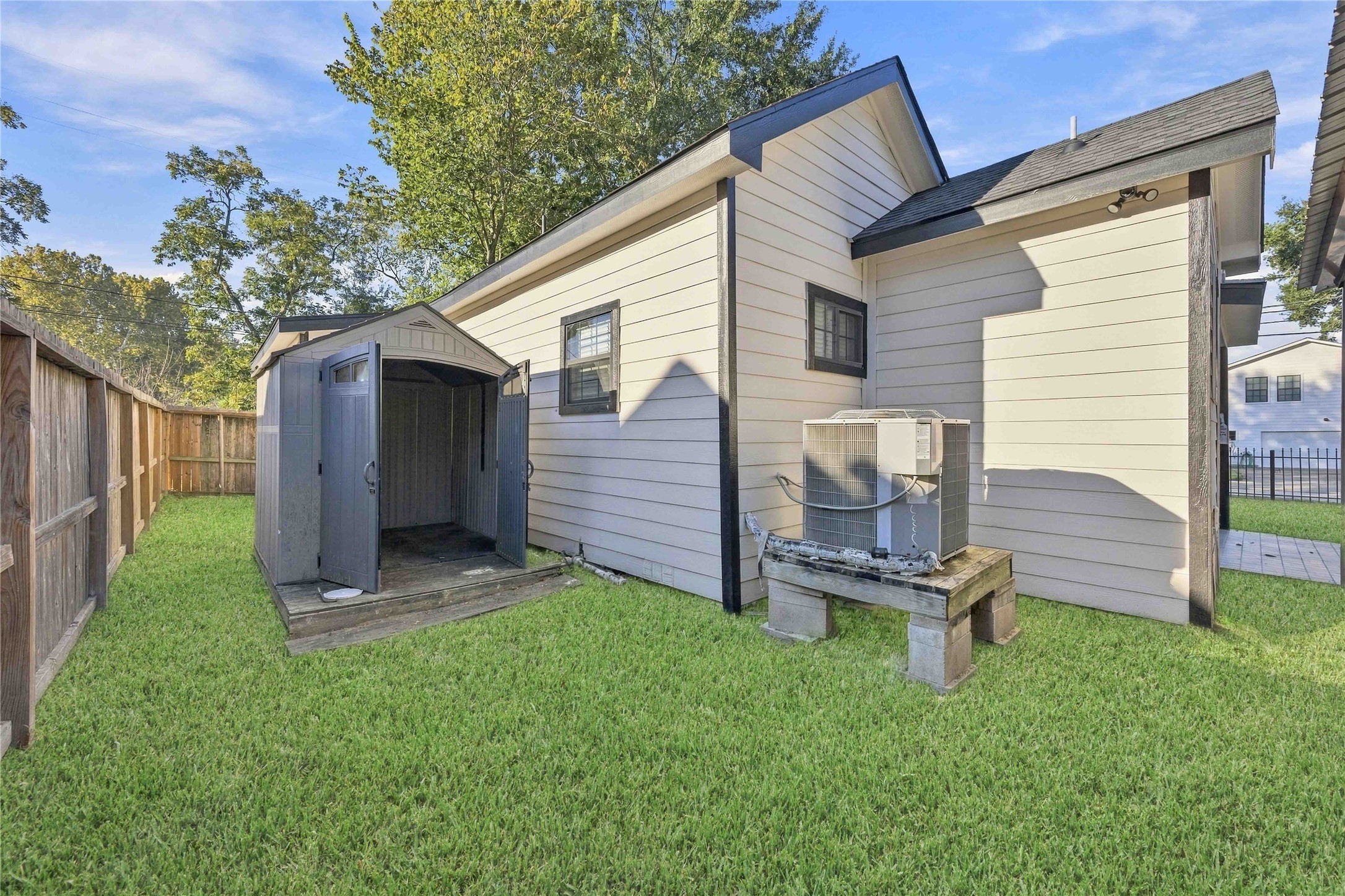 503 4th Street, Humble, TX 77338