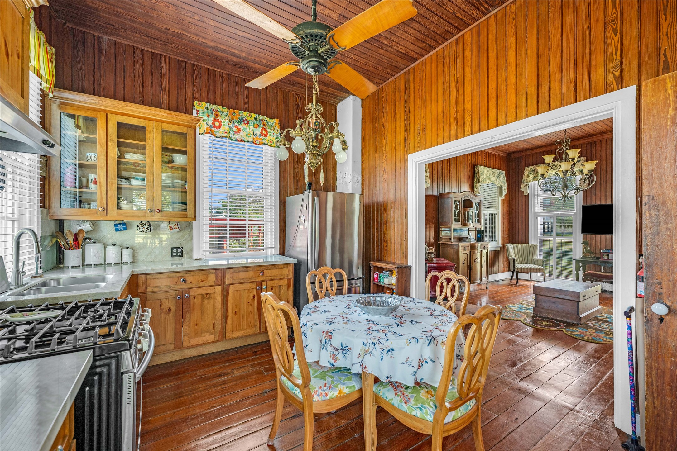 813 Nelson Avenue, Port Bolivar, TX 77650