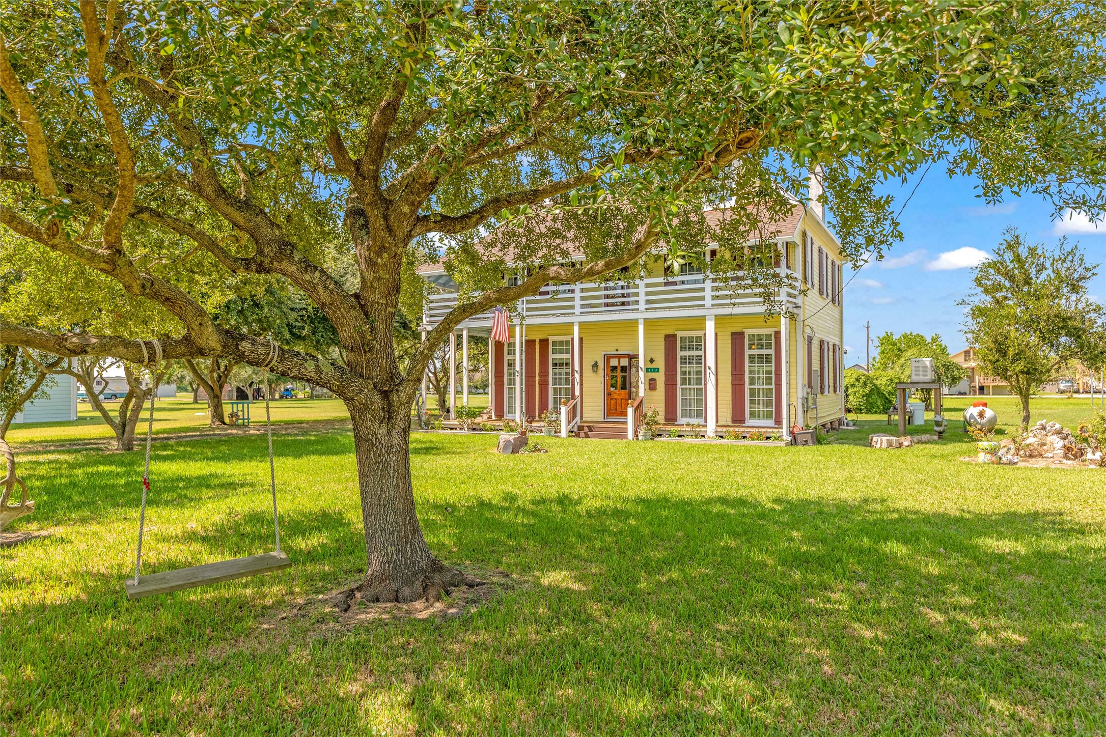 813 Nelson Avenue, Port Bolivar, TX 77650
