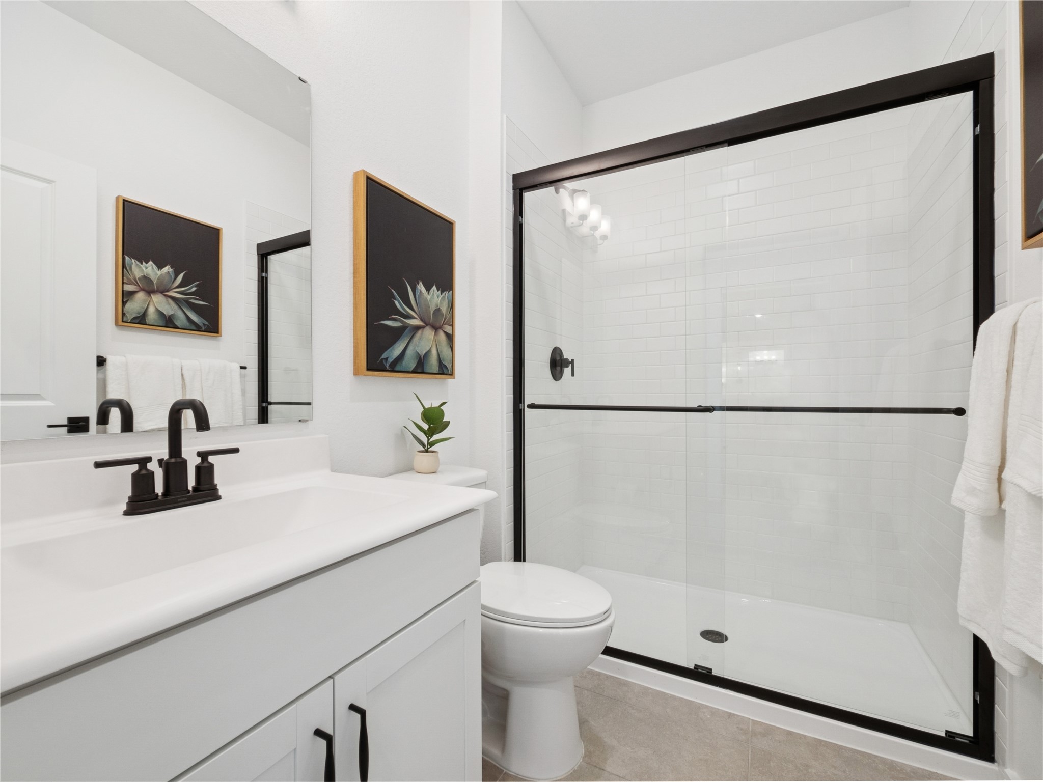 Hall bath 2 (*Photo not of actual home and used for illustration purposes only.)