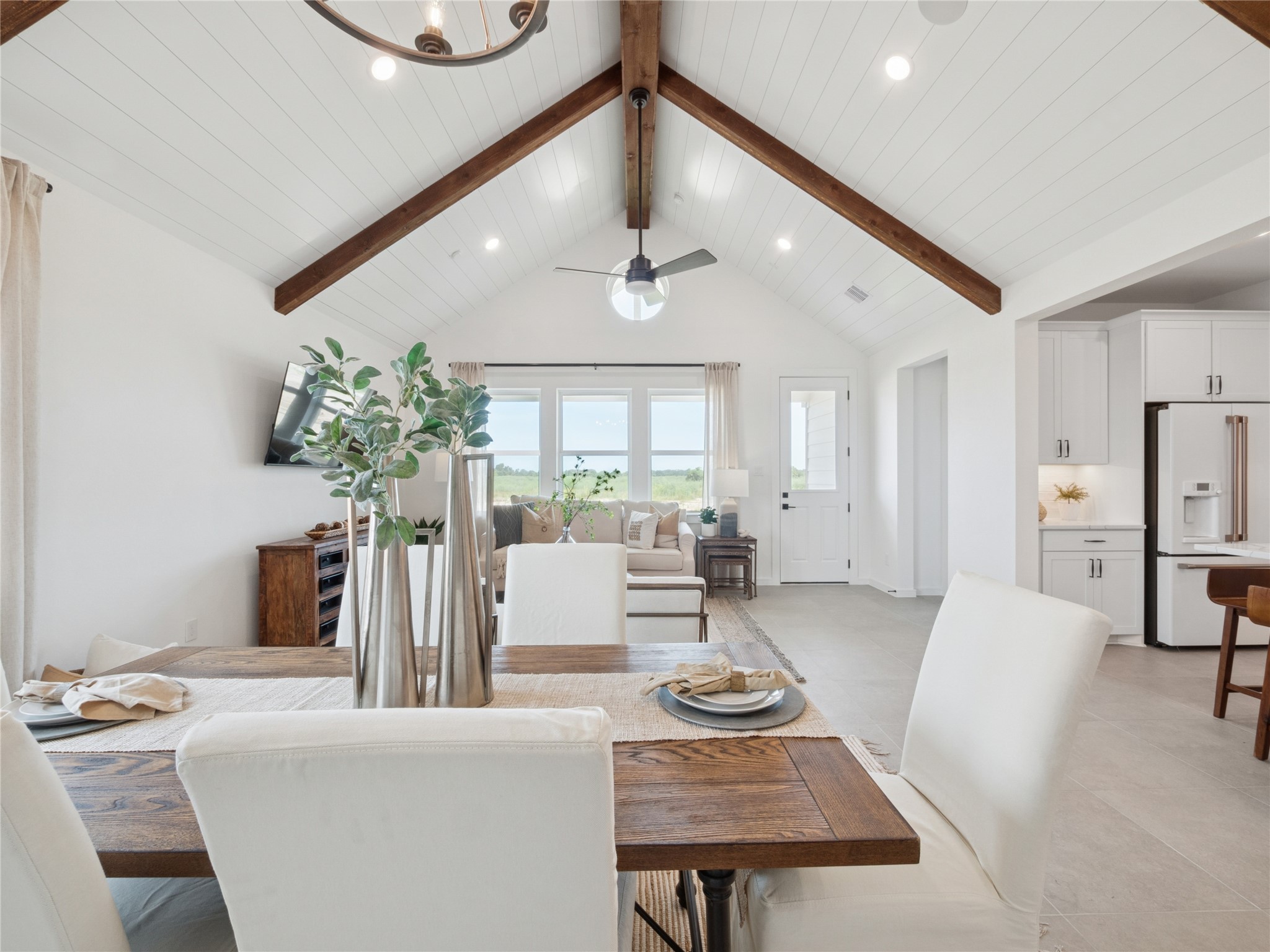 Impressive living area (*Photo not of actual home and used for illustration purposes only.)