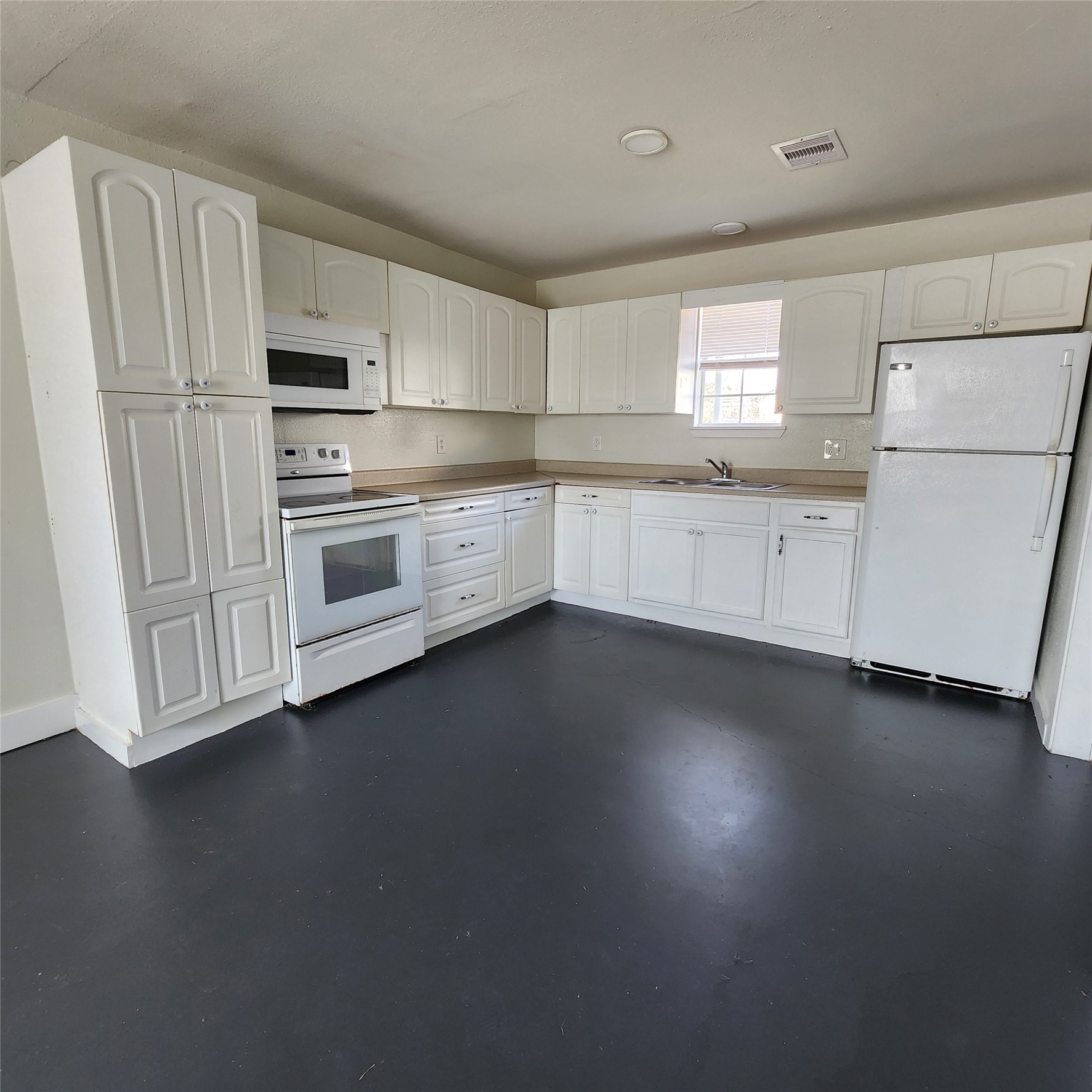 4710 Pelican Street, #1, Hitchcock, TX 77563 4710 Pelican Street, #1, Hitchcock, TX 77563
