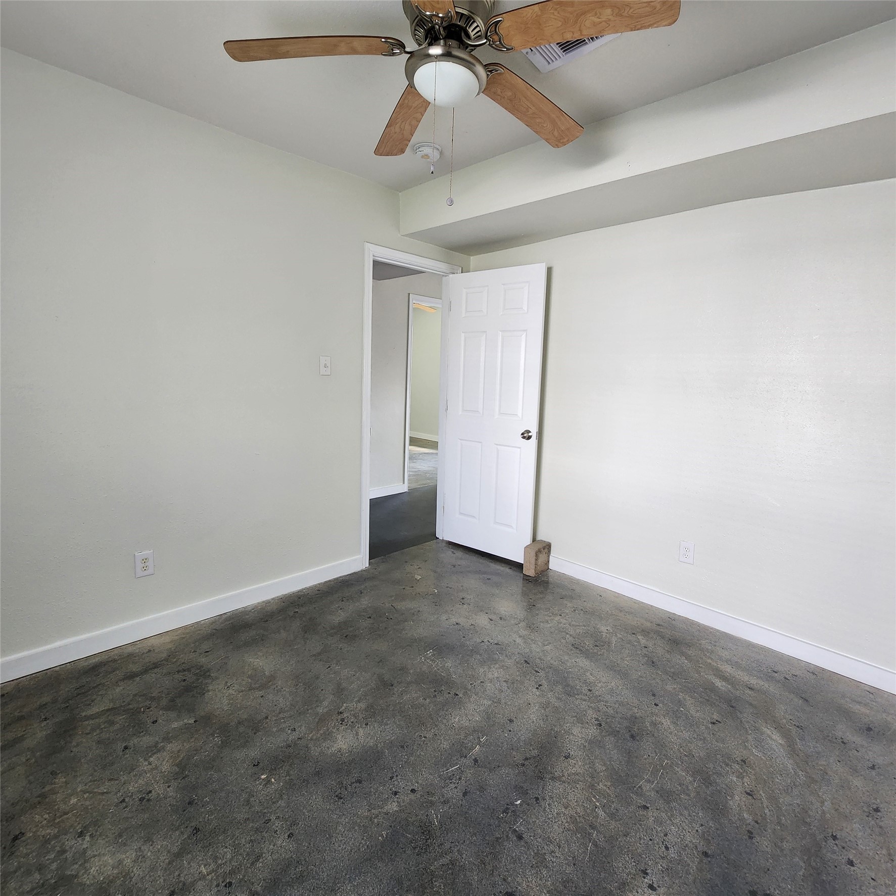 3 BEDROOMS!
