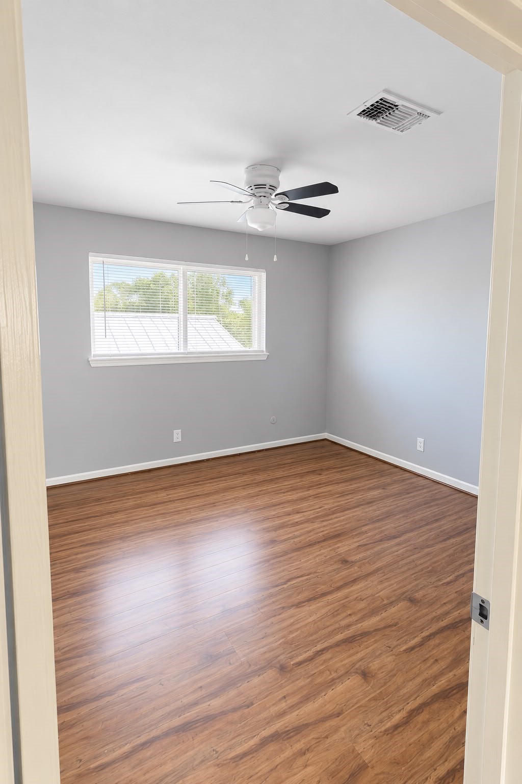 404 S Hood Street, Alvin, TX 77511