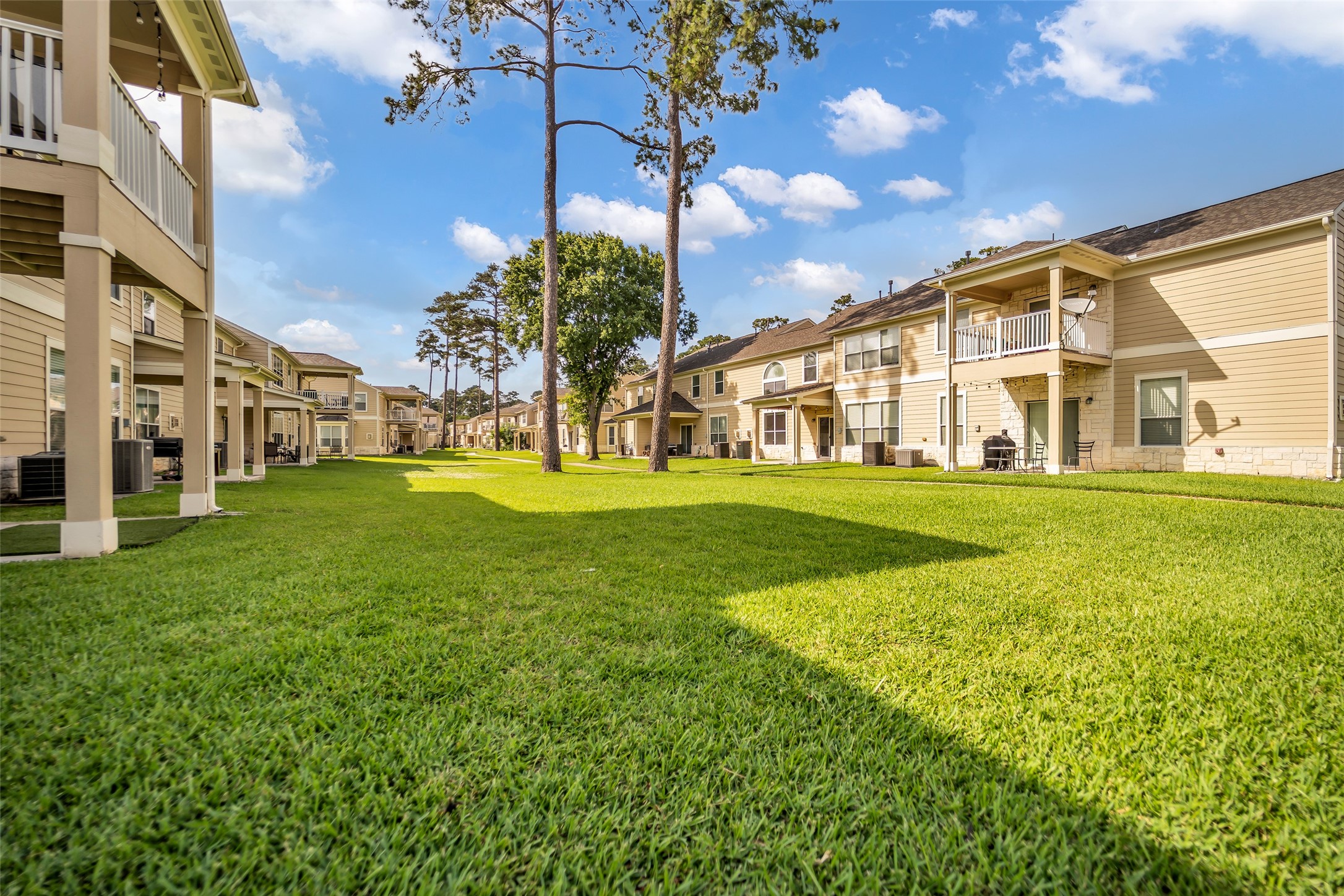 Well maintained community, with lots of green space.