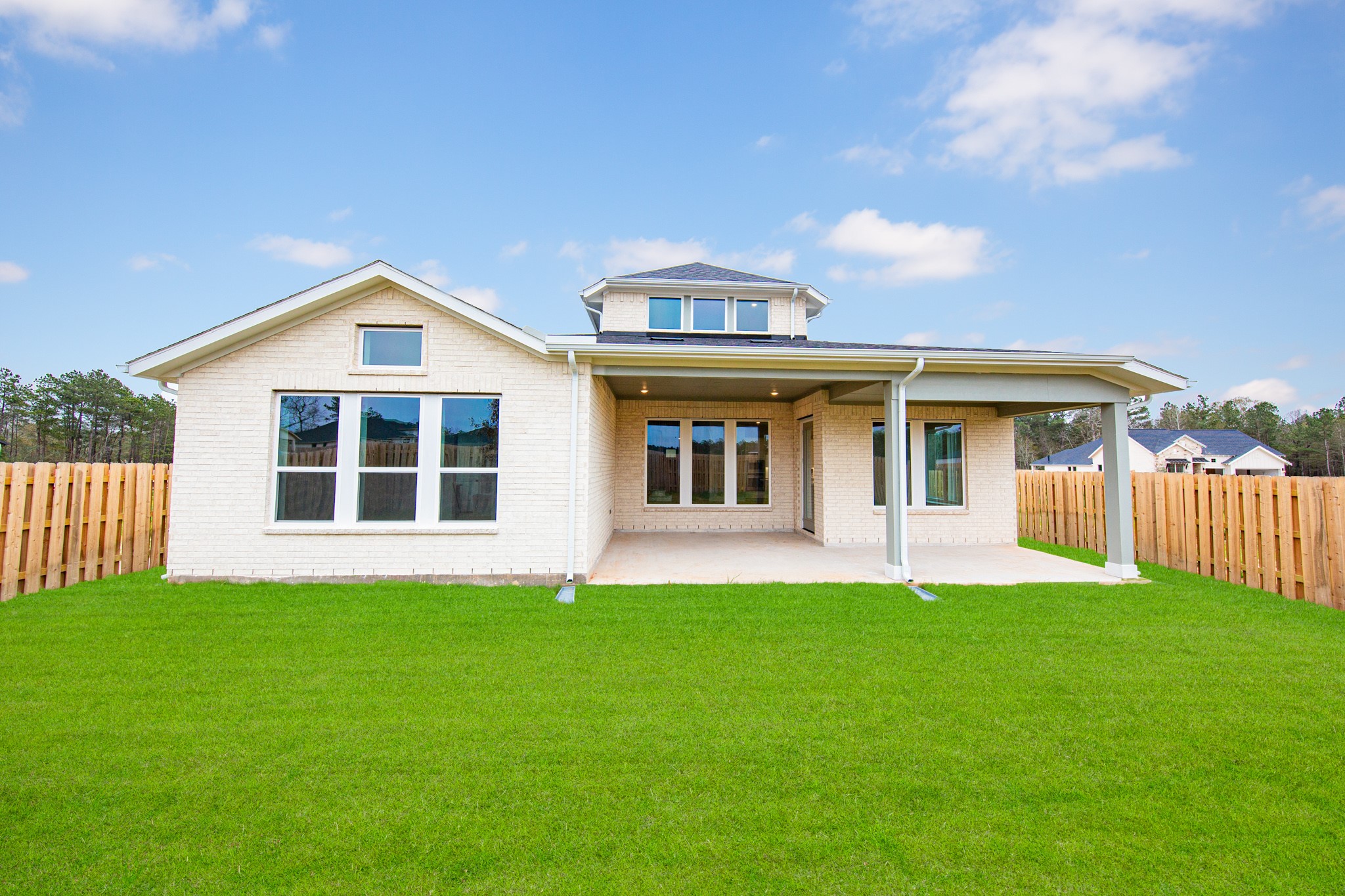 Come explore this generous backyardperfect for kids to play freely and adults to unwind in comfort!