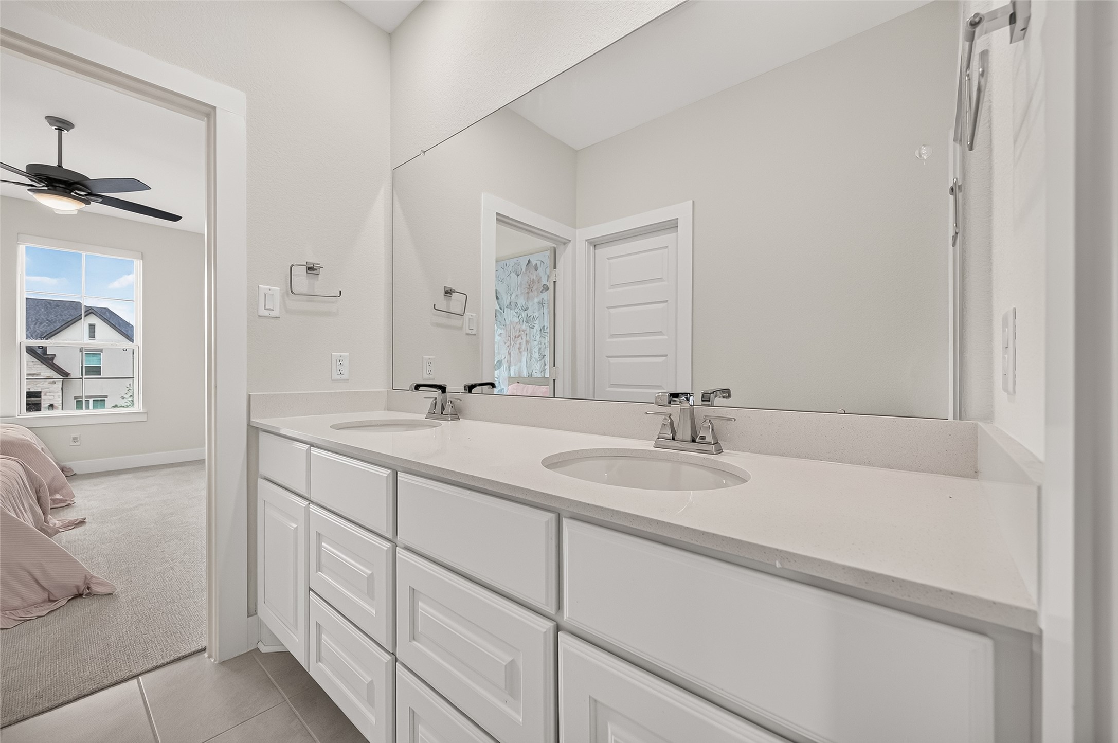 Jack and Jill bath with 2 sinks!