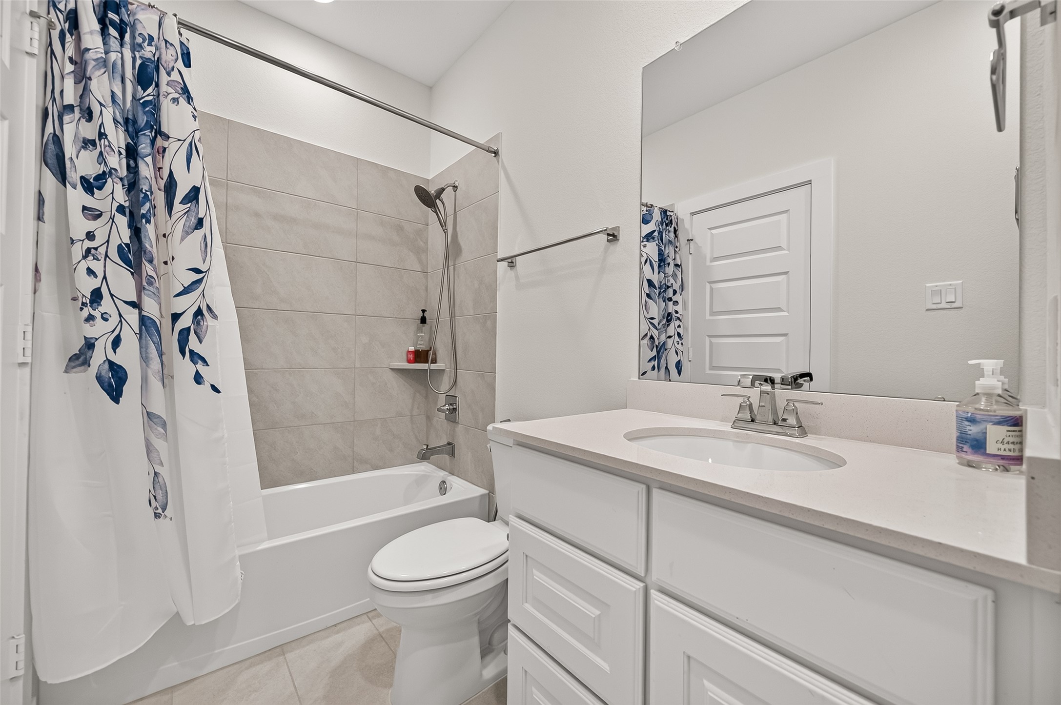 Upstairs 2nd full bathroom.