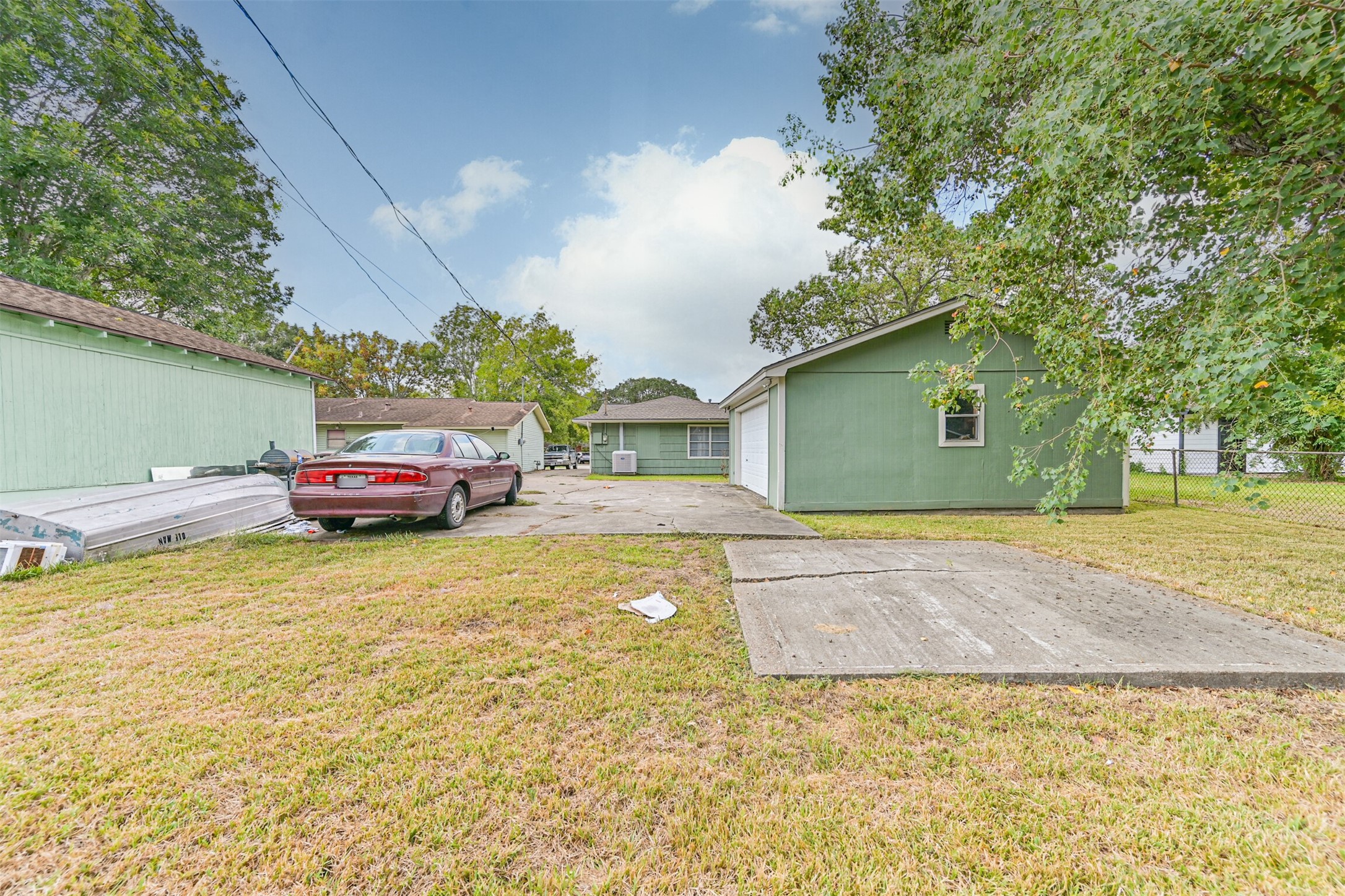 128 Forest Oaks Lane, Lake Jackson, TX 77566