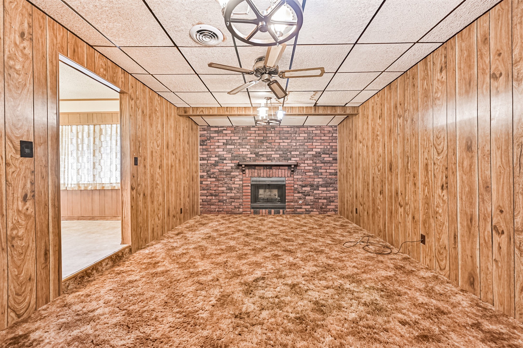 128 Forest Oaks Lane, Lake Jackson, TX 77566