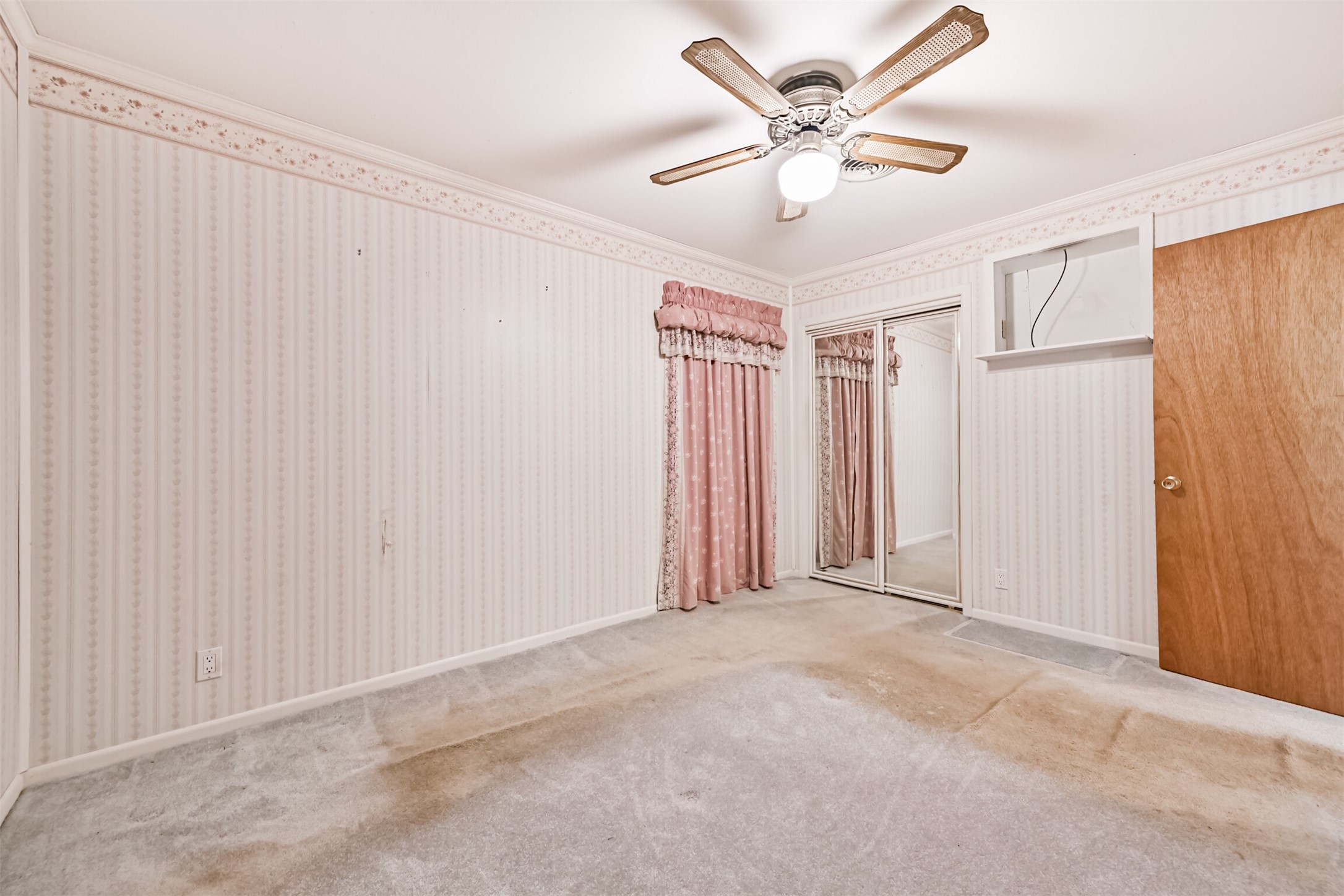 128 Forest Oaks Lane, Lake Jackson, TX 77566