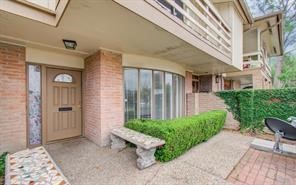 823 S Ripple Creek Drive, Houston, TX 77057