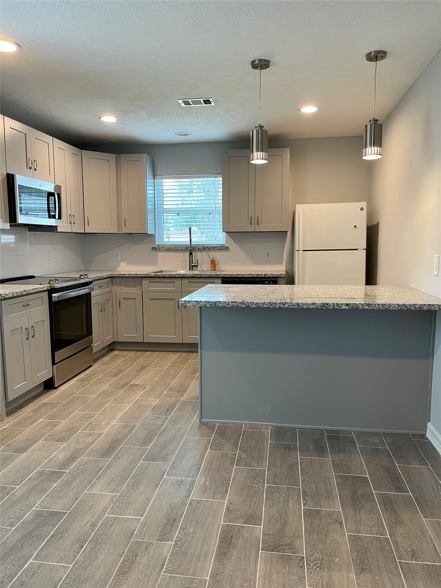 Large Countertop with seating area