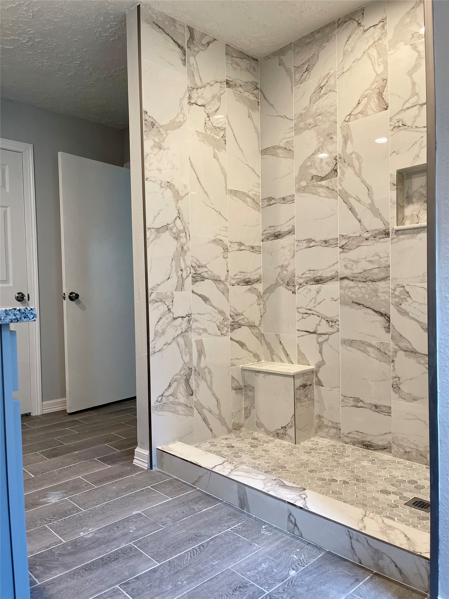 Masterbath standing shower