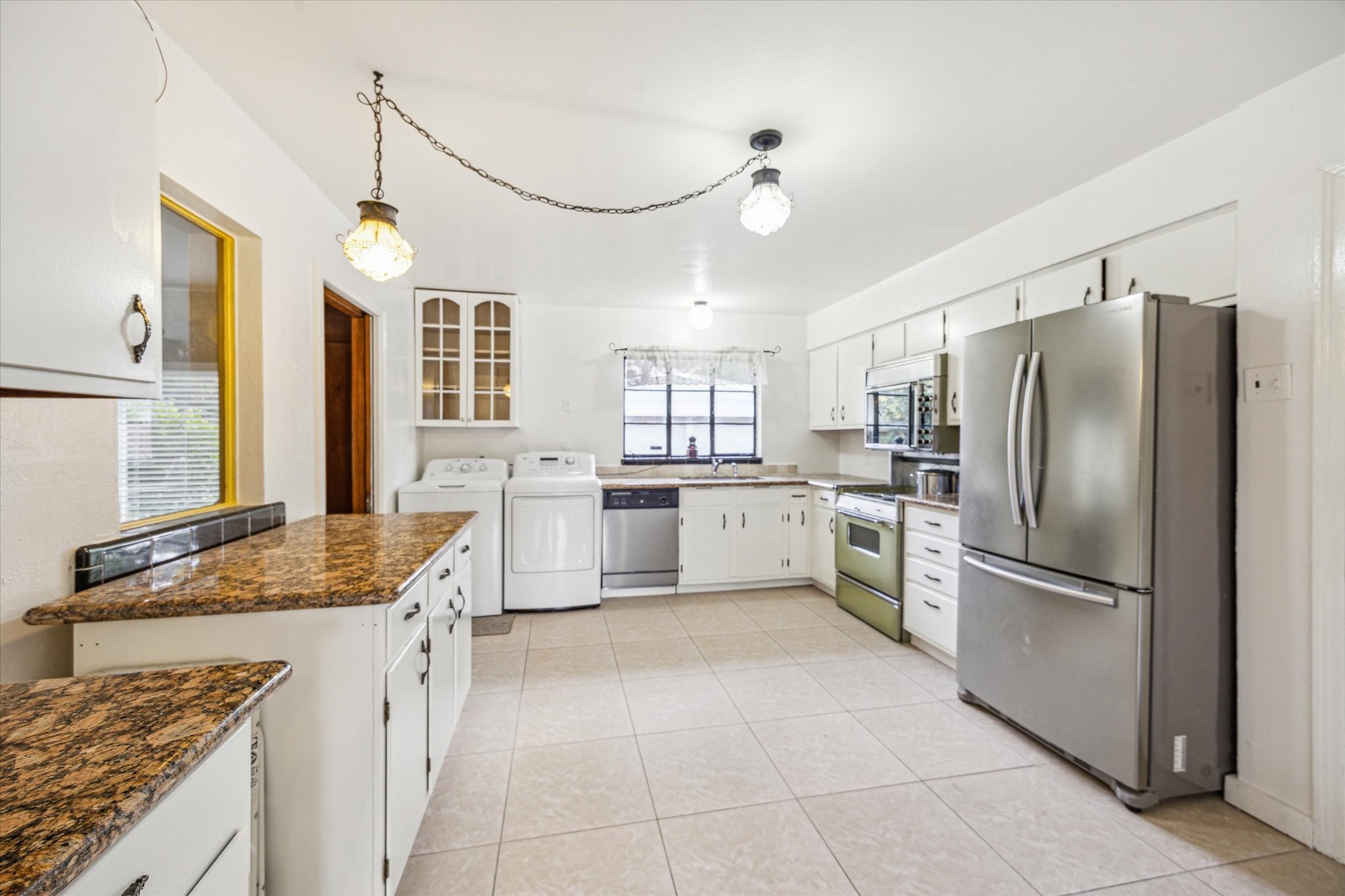 Wonderful kitchen with all appliances including washer and dryer.