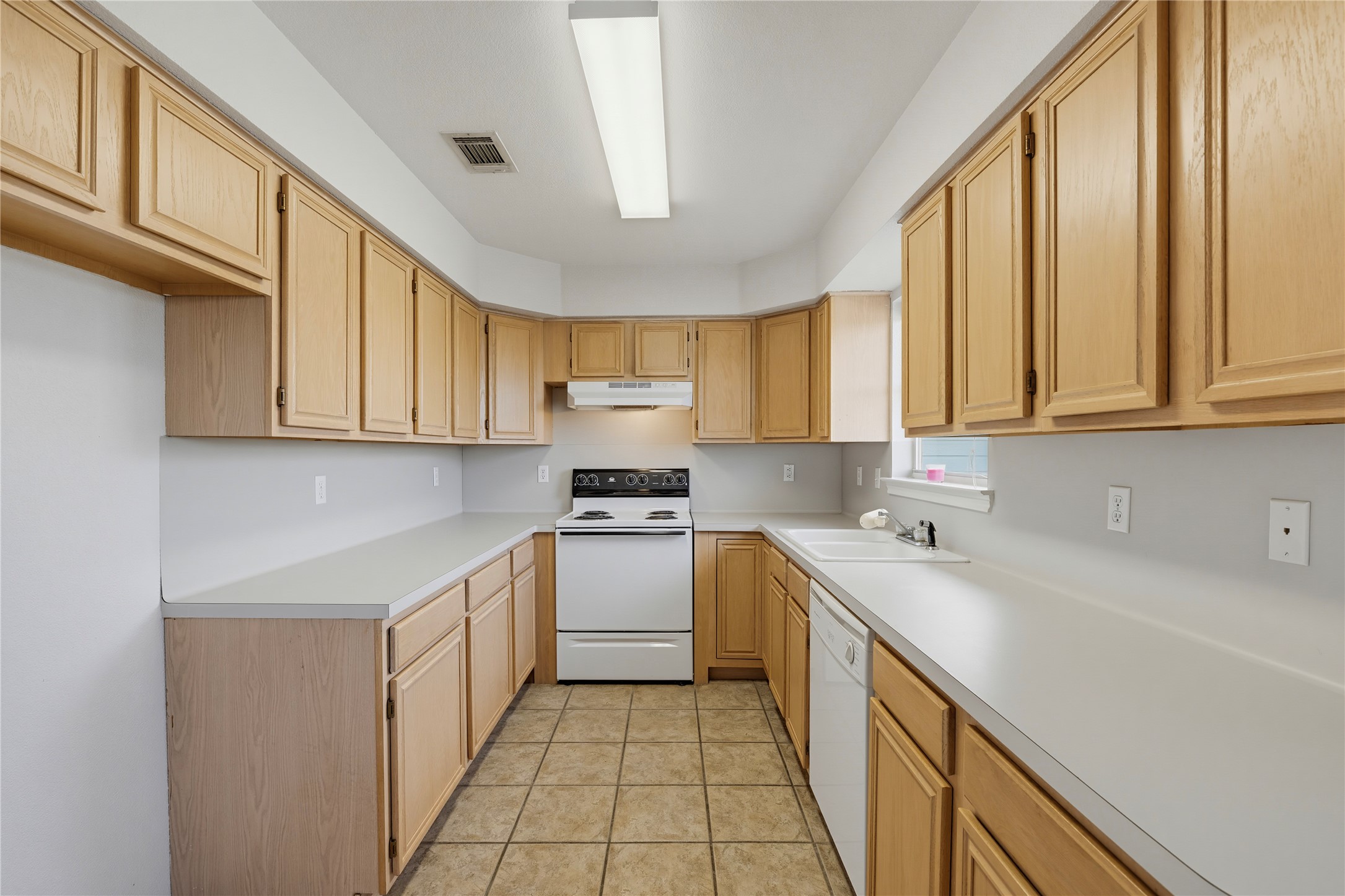 582 Warsaw Street, Bayou Vista, TX 77563