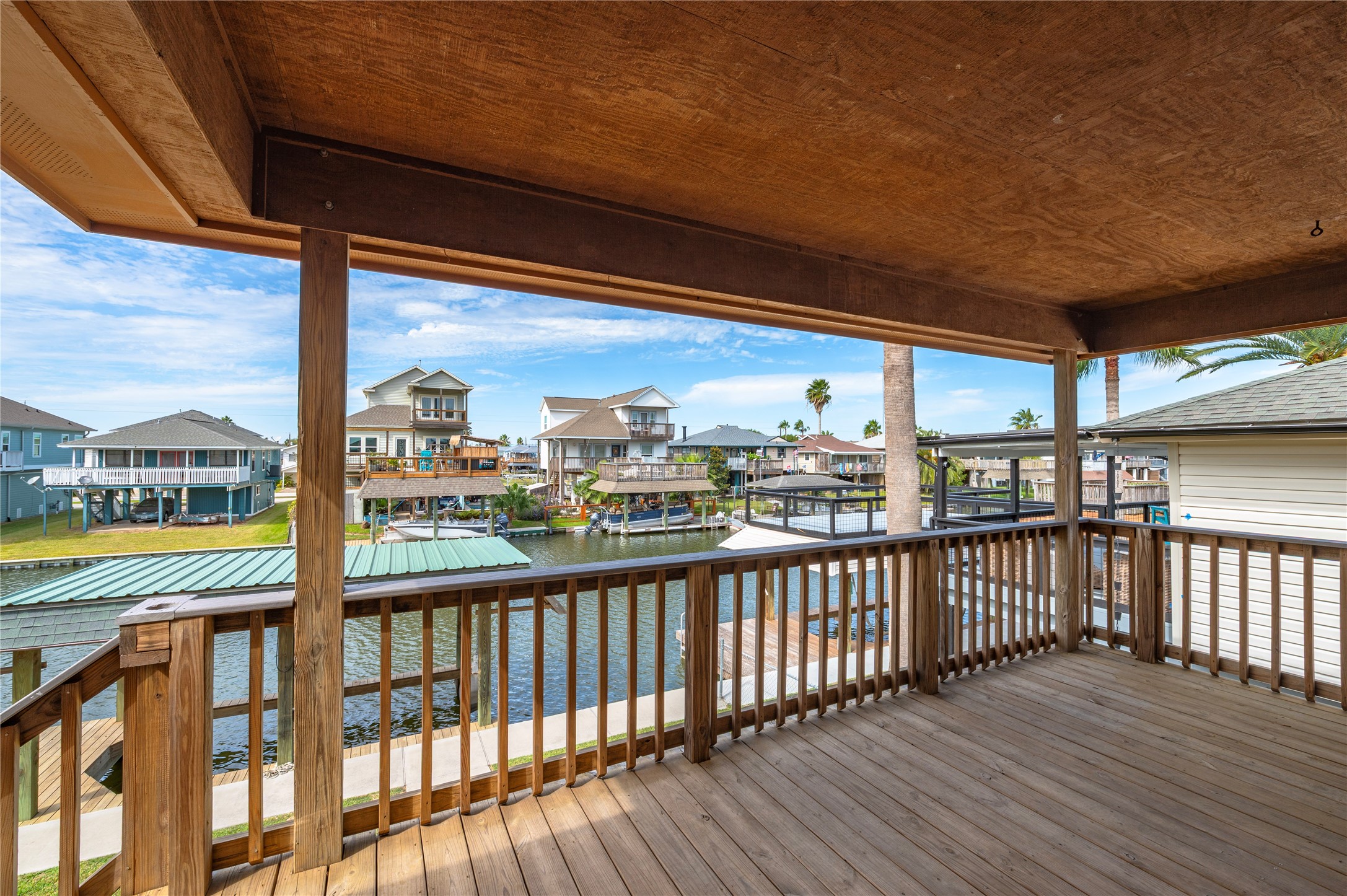 582 Warsaw Street, Bayou Vista, TX 77563
