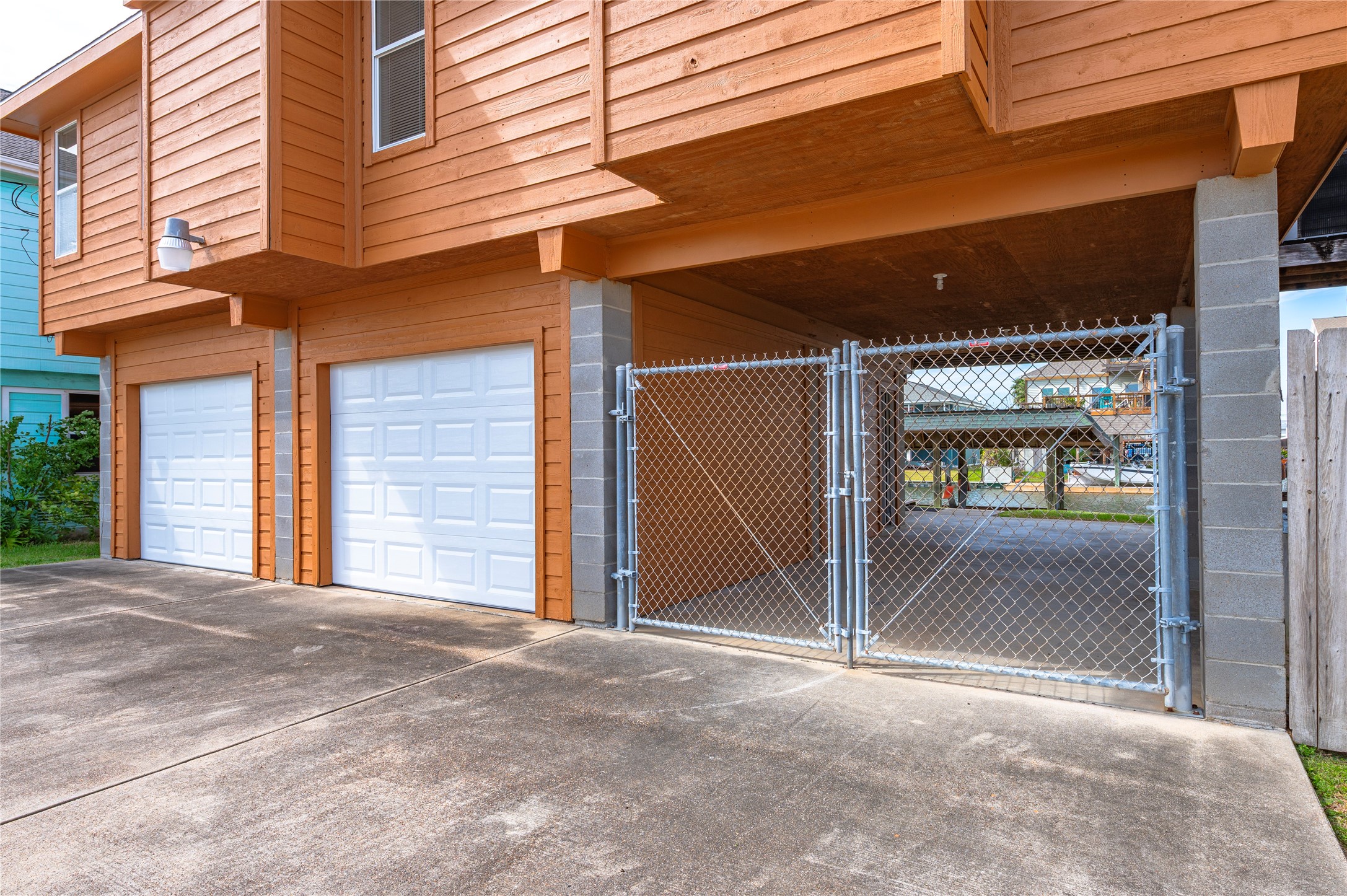 582 Warsaw Street, Bayou Vista, TX 77563