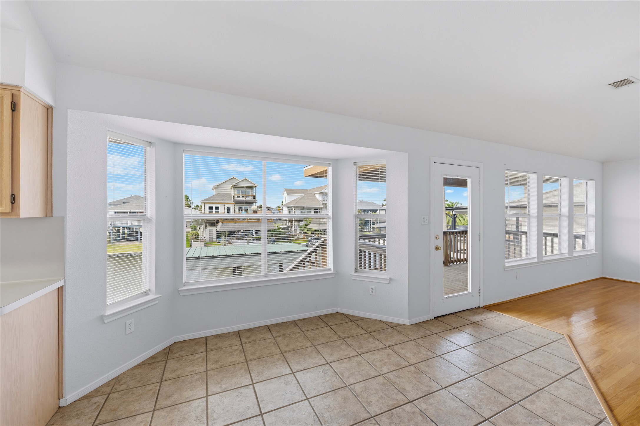 582 Warsaw Street, Bayou Vista, TX 77563