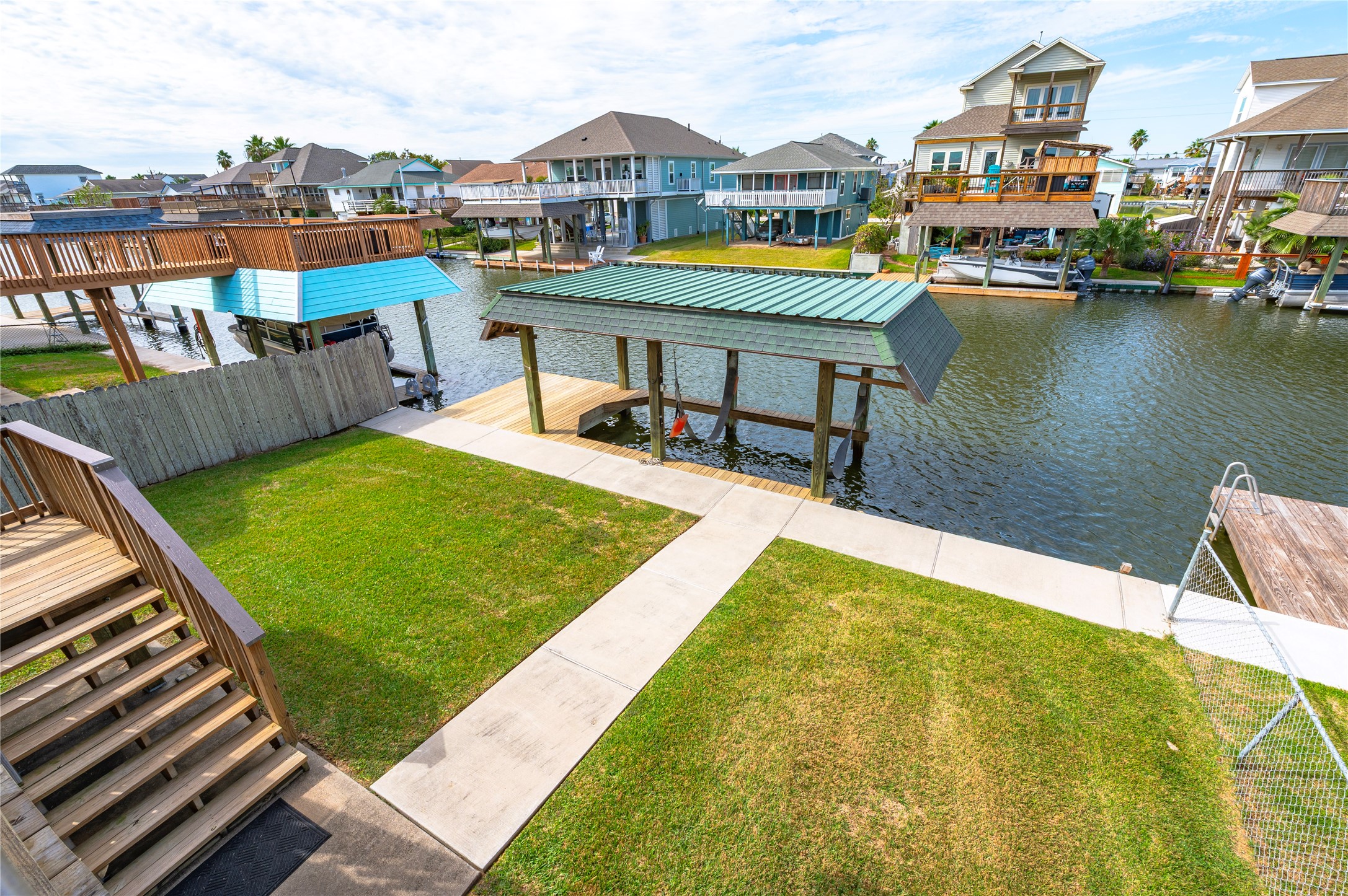 582 Warsaw Street, Bayou Vista, TX 77563