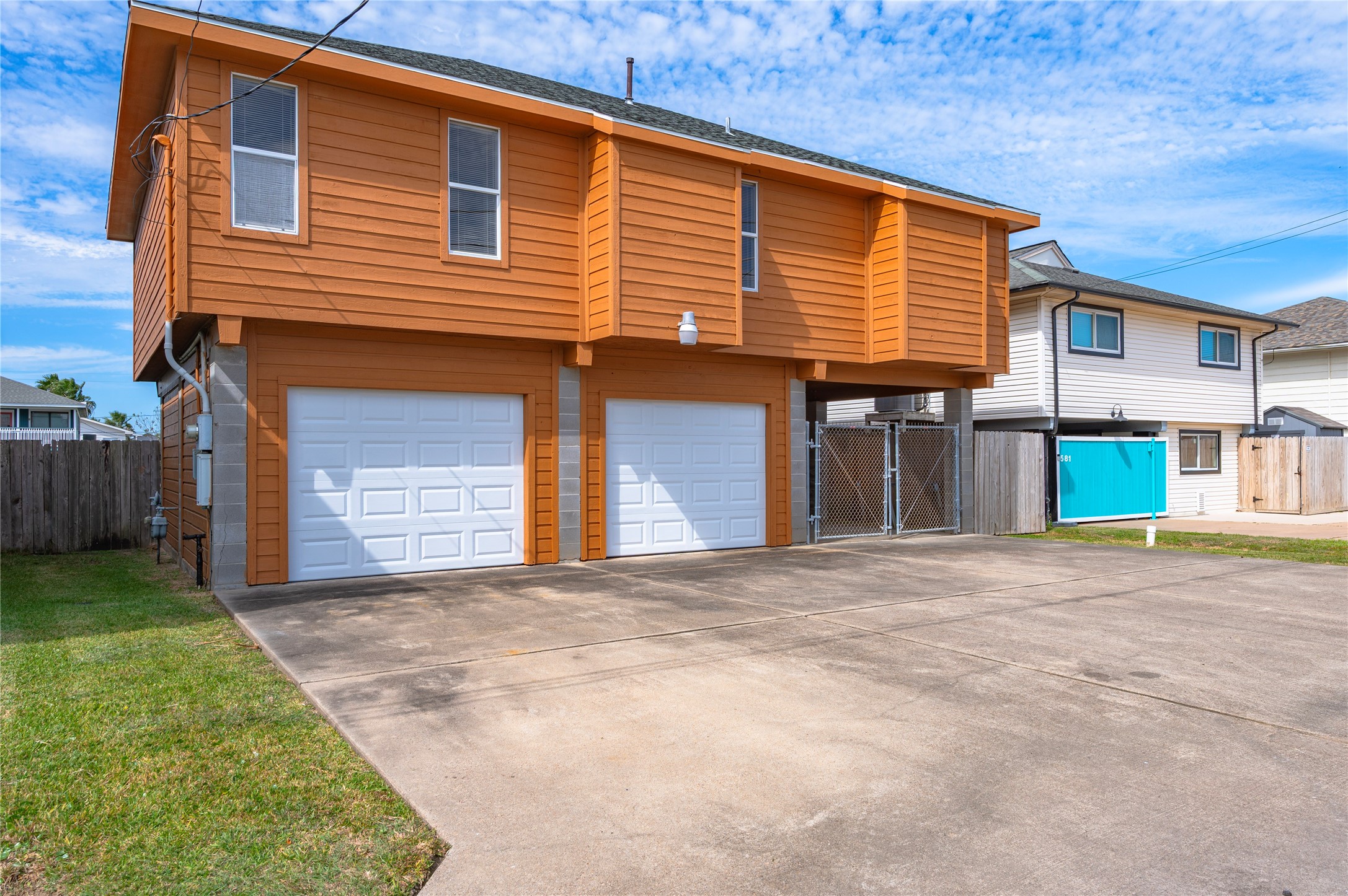 582 Warsaw Street, Bayou Vista, TX 77563