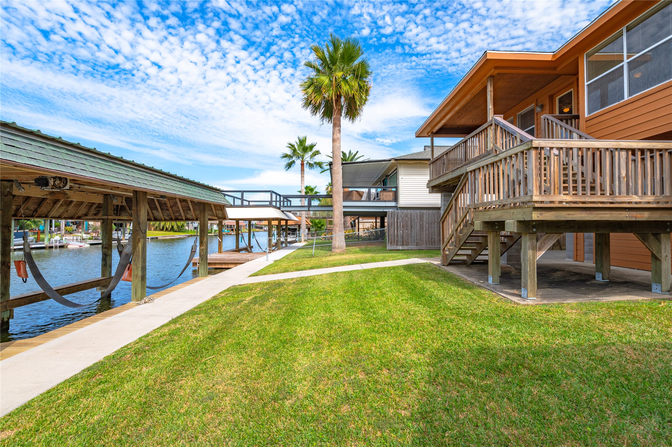 582 Warsaw Street, Bayou Vista, TX 77563