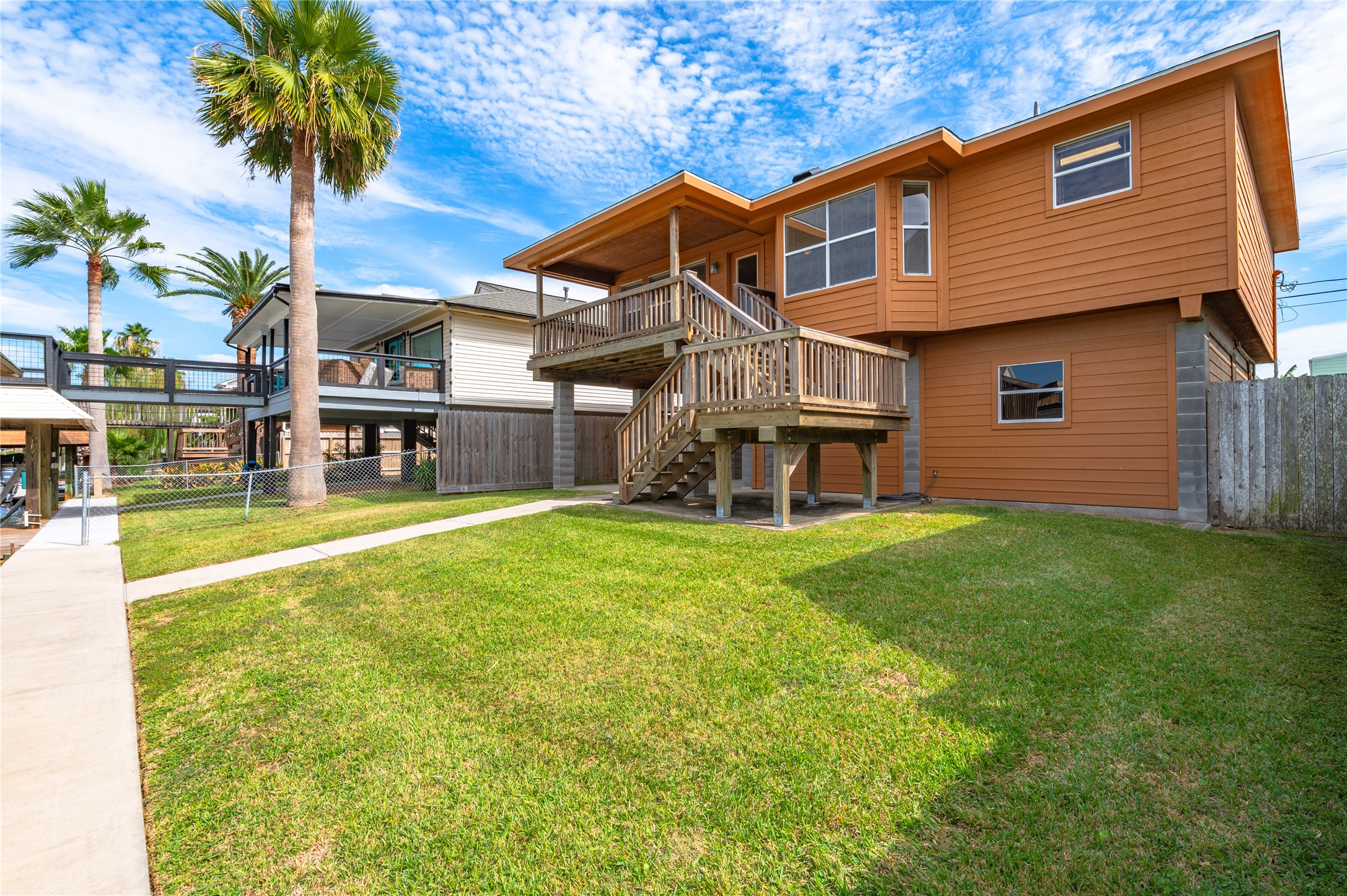 582 Warsaw Street, Bayou Vista, TX 77563