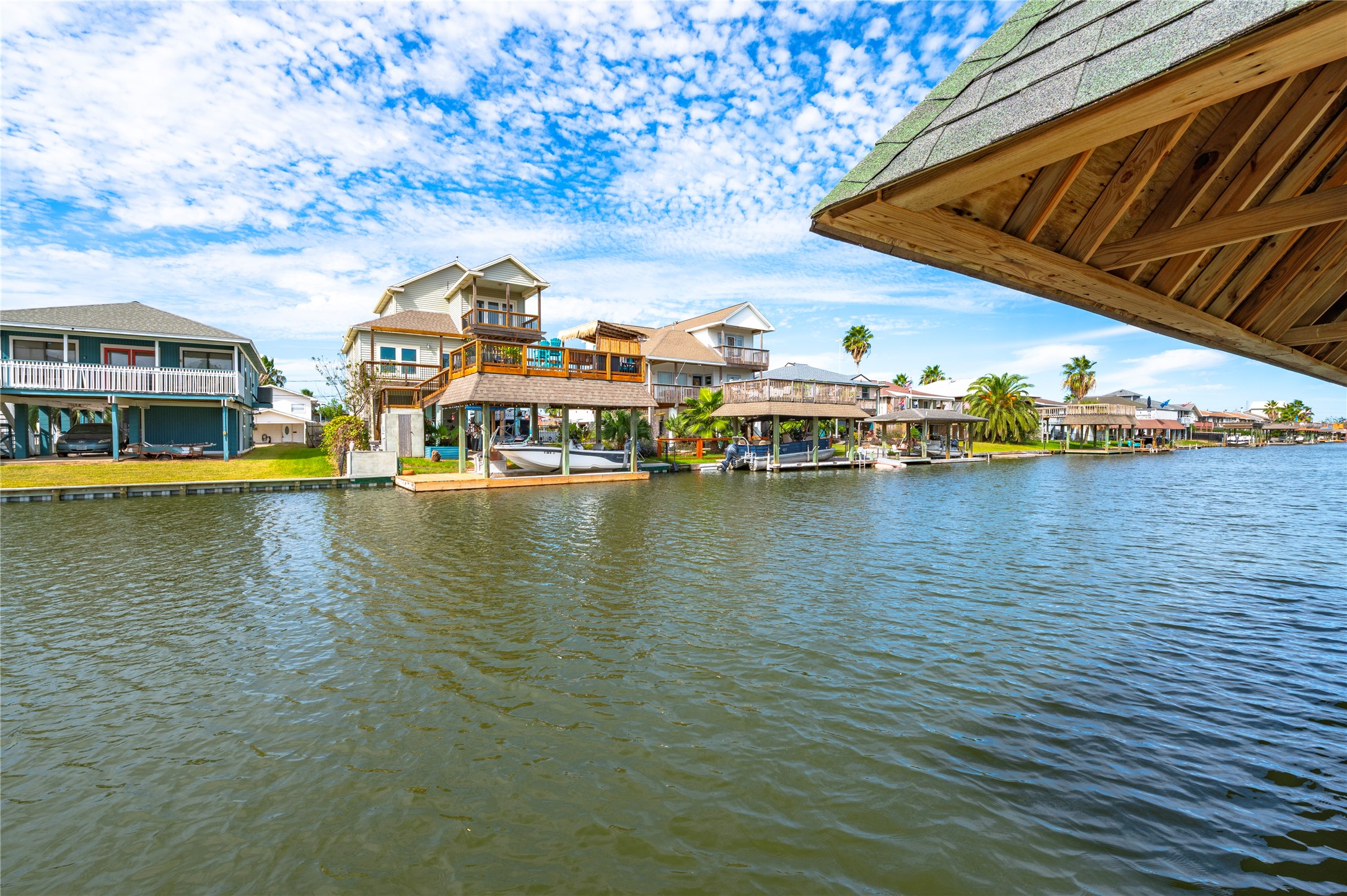 582 Warsaw Street, Bayou Vista, TX 77563