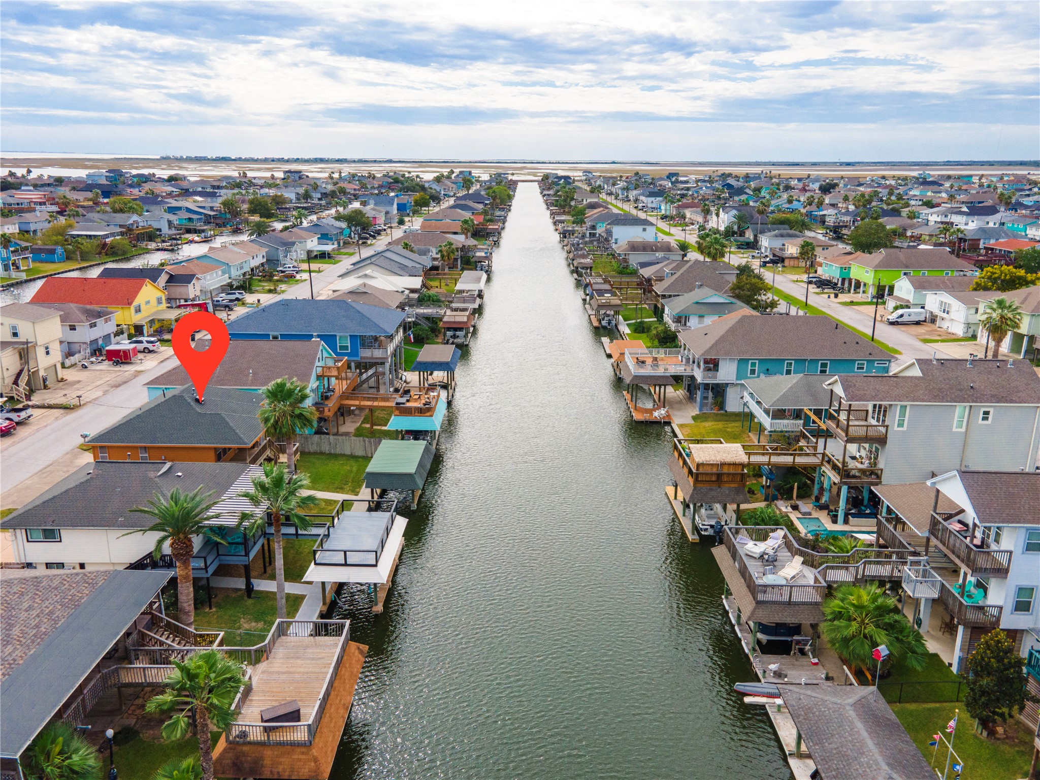 582 Warsaw Street, Bayou Vista, TX 77563