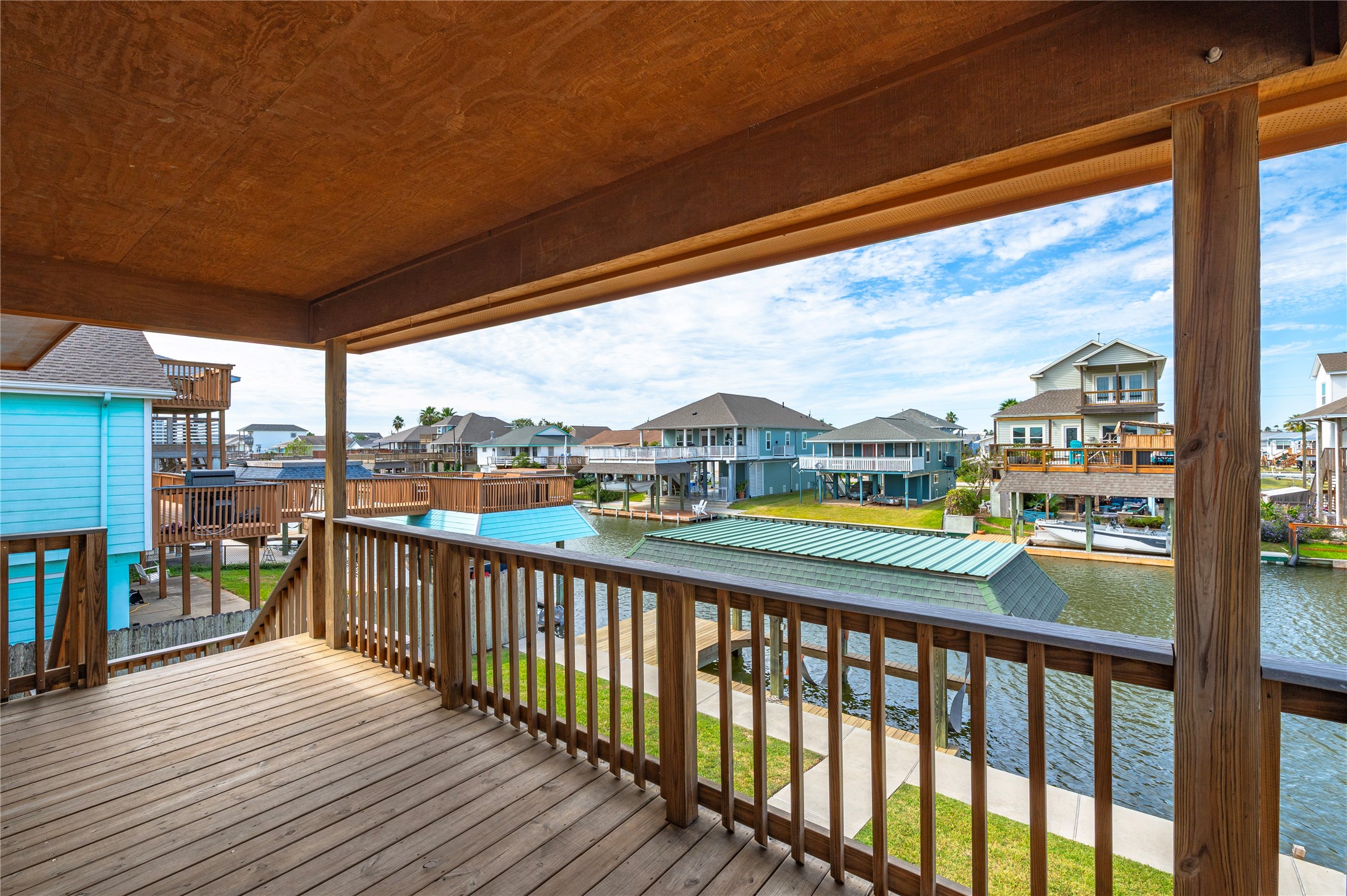 582 Warsaw Street, Bayou Vista, TX 77563
