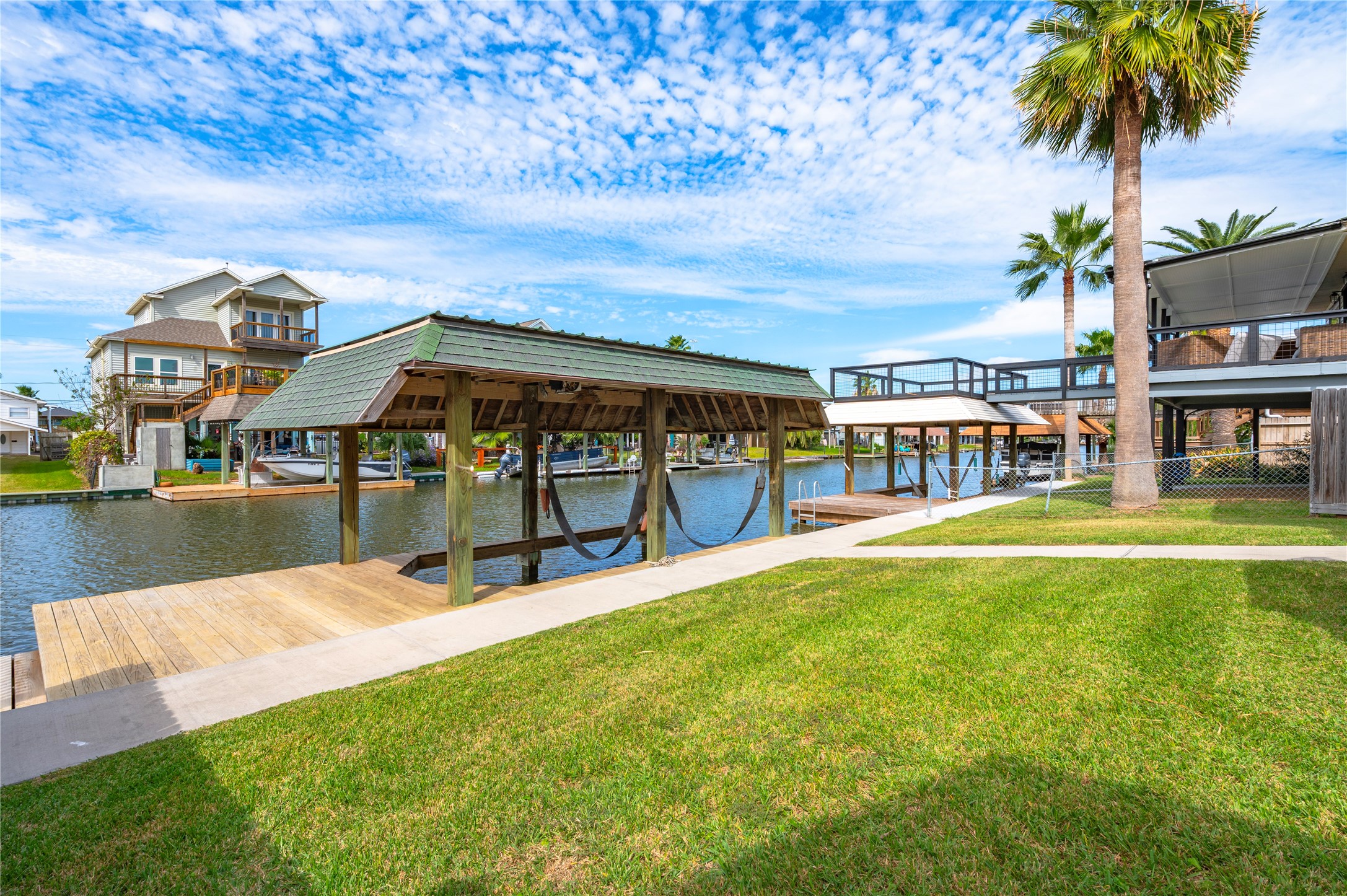 582 Warsaw Street, Bayou Vista, TX 77563