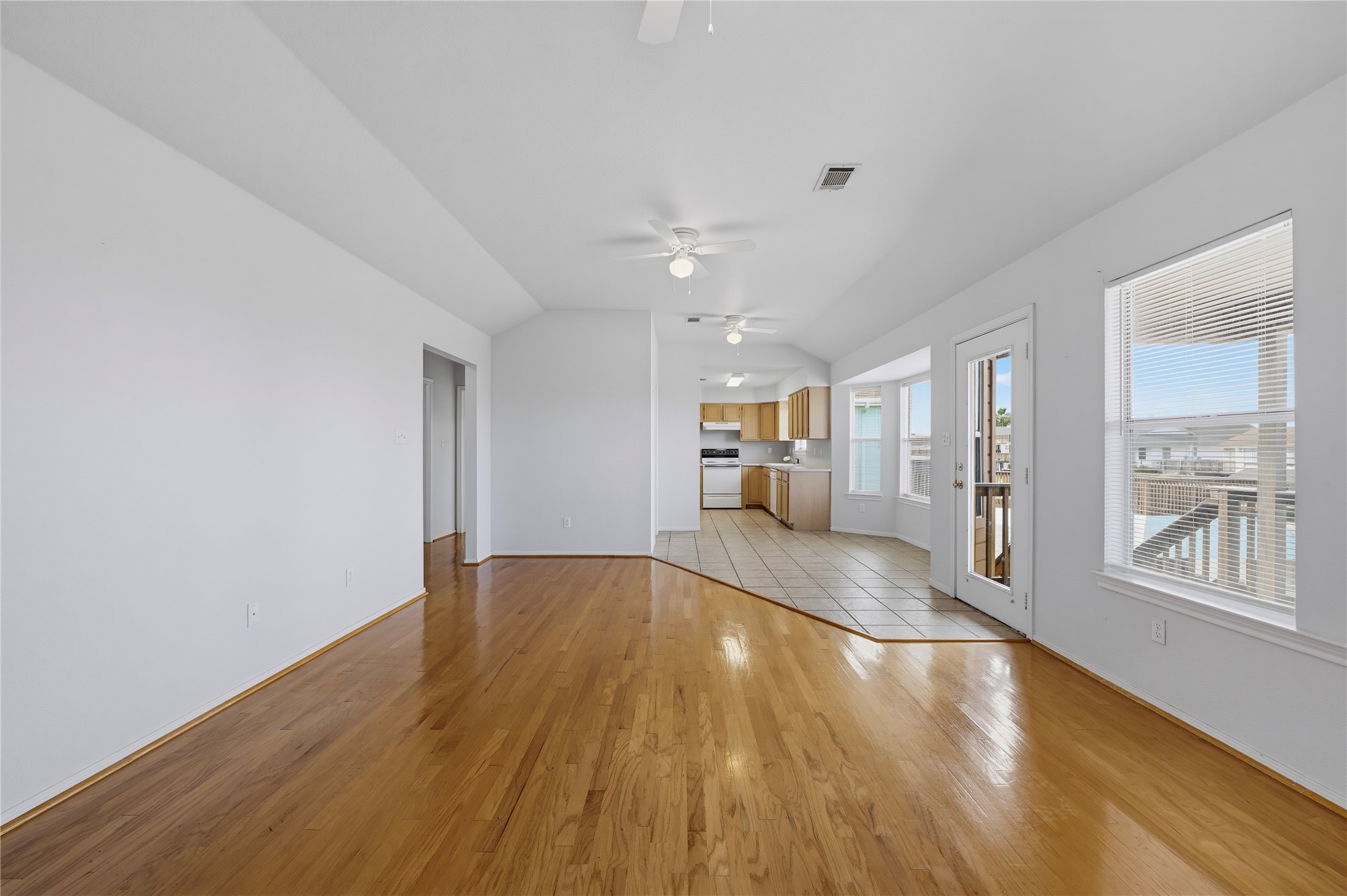 582 Warsaw Street, Bayou Vista, TX 77563