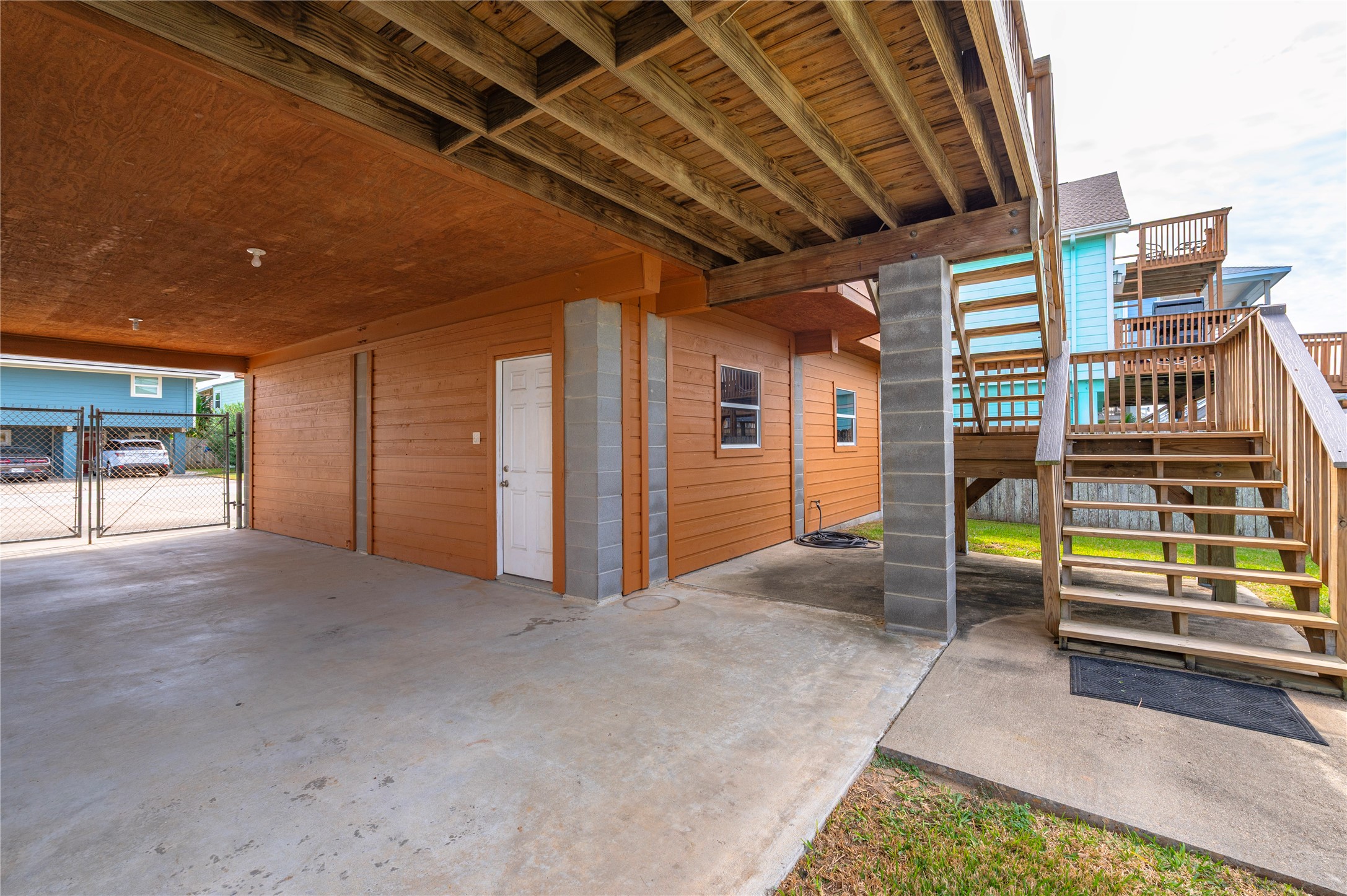 582 Warsaw Street, Bayou Vista, TX 77563