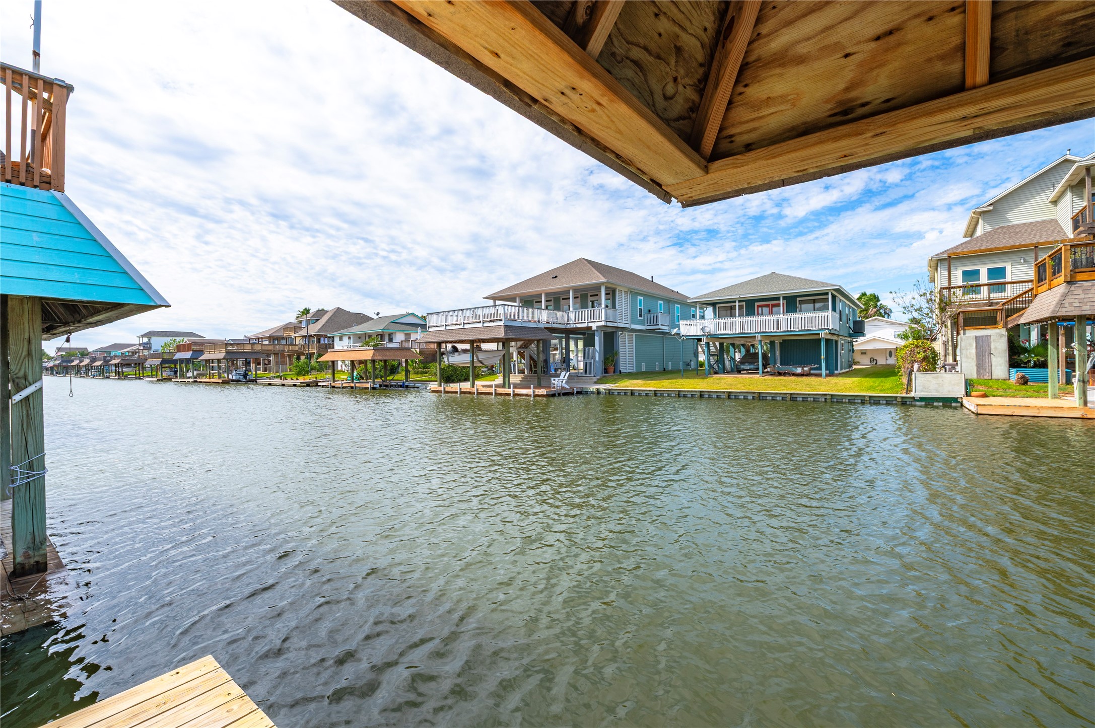 582 Warsaw Street, Bayou Vista, TX 77563