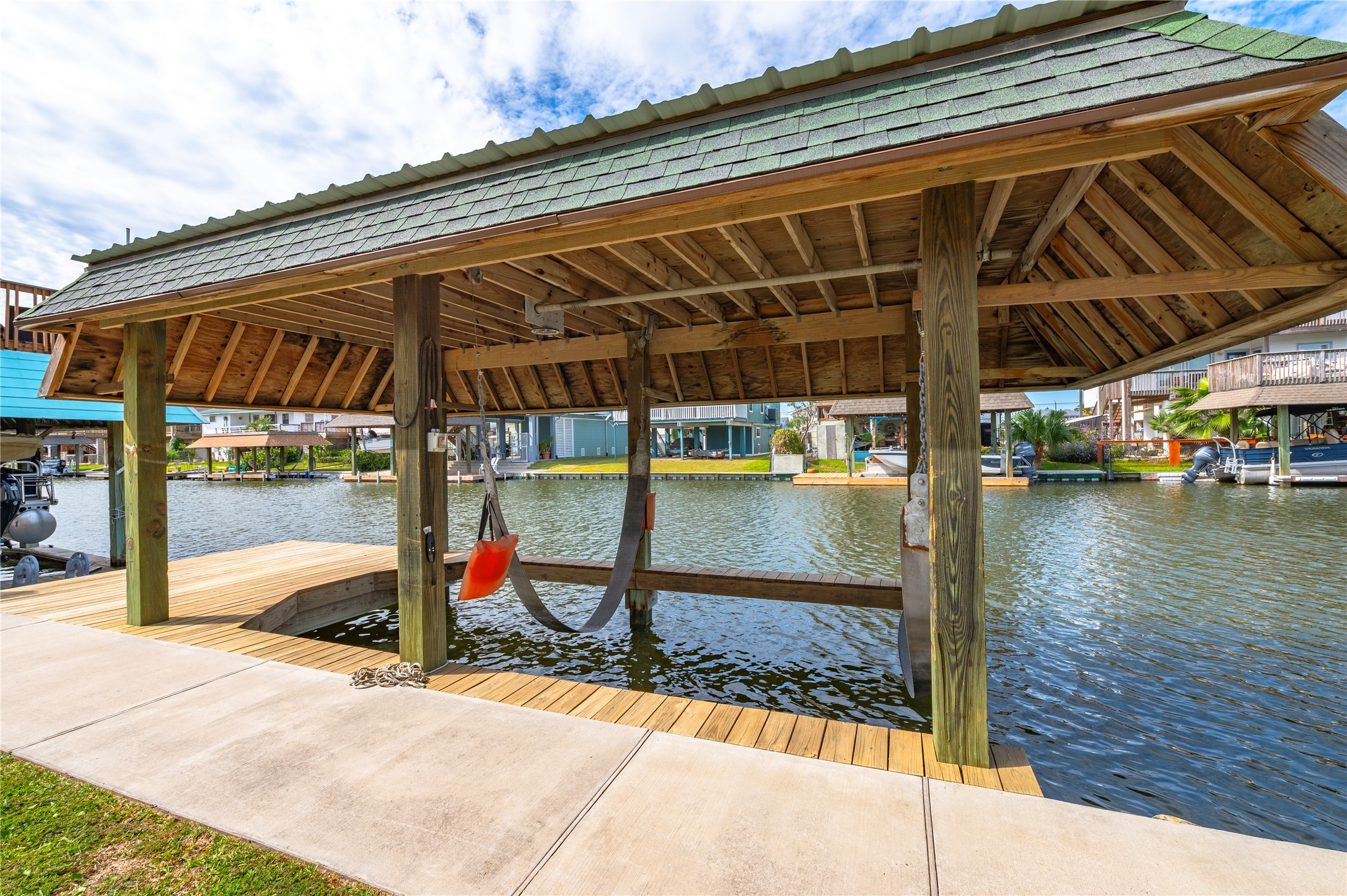 582 Warsaw Street, Bayou Vista, TX 77563