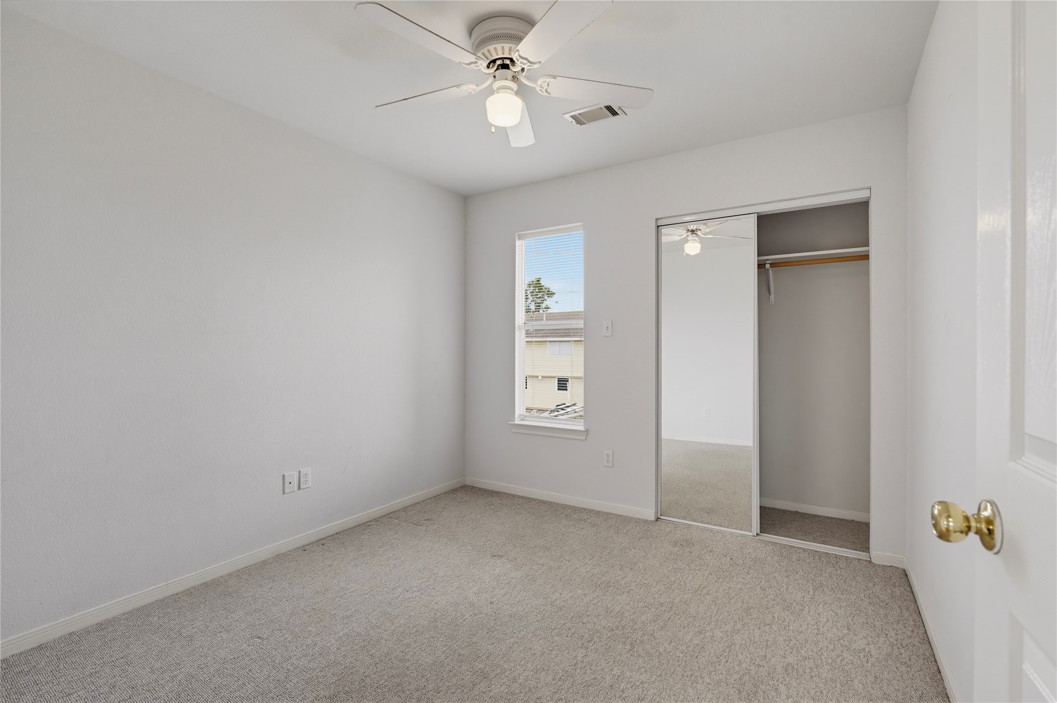 582 Warsaw Street, Bayou Vista, TX 77563