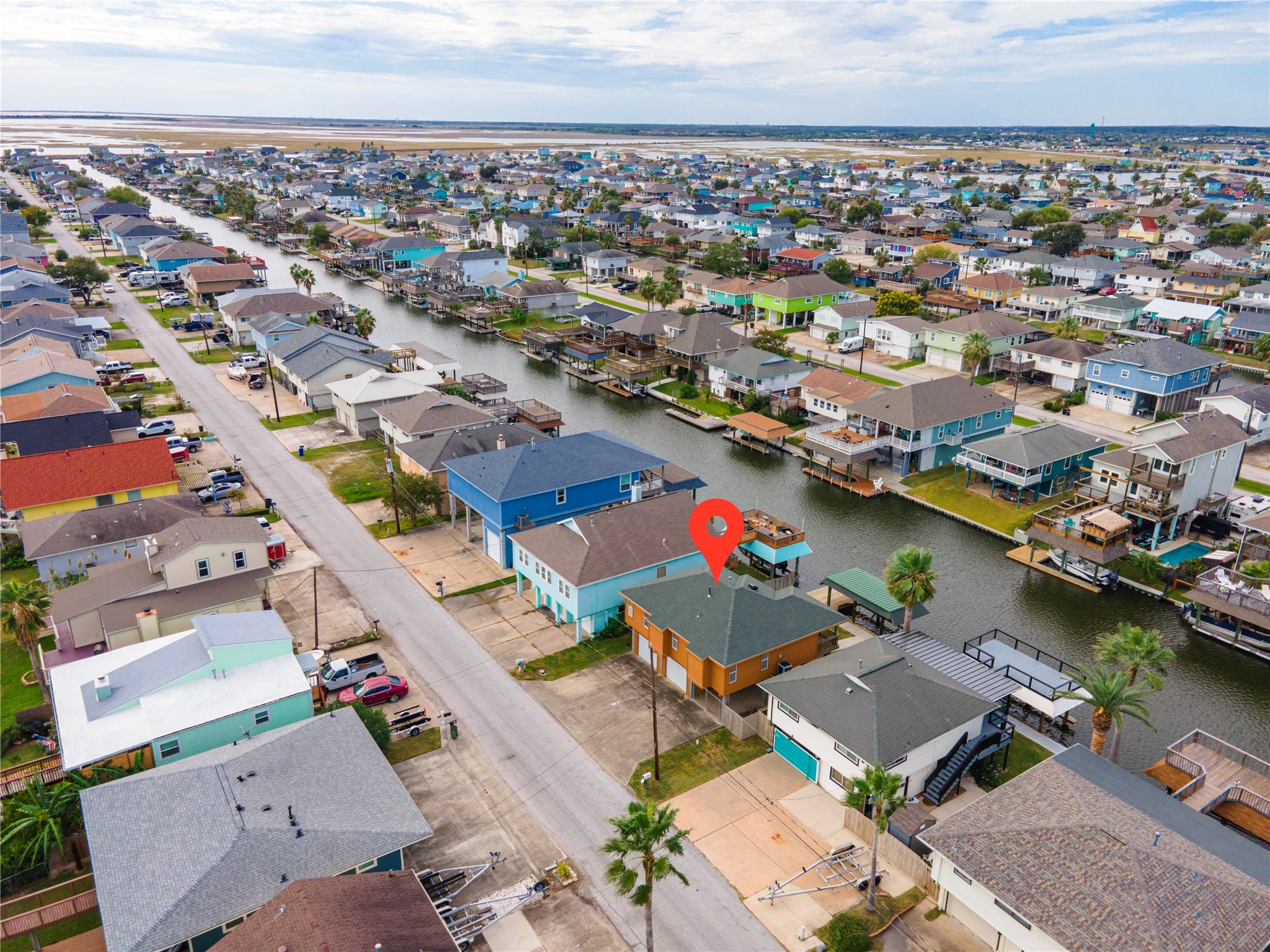 582 Warsaw Street, Bayou Vista, TX 77563