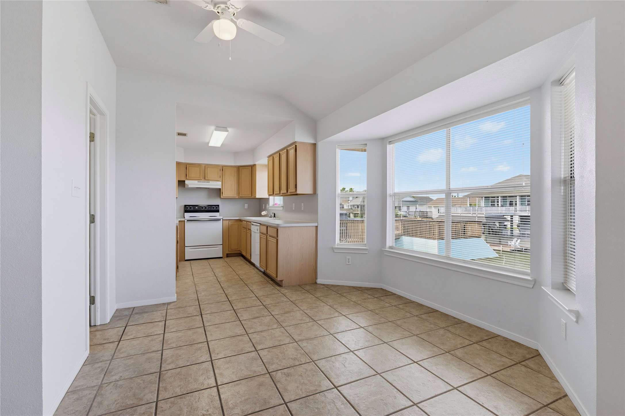 582 Warsaw Street, Bayou Vista, TX 77563