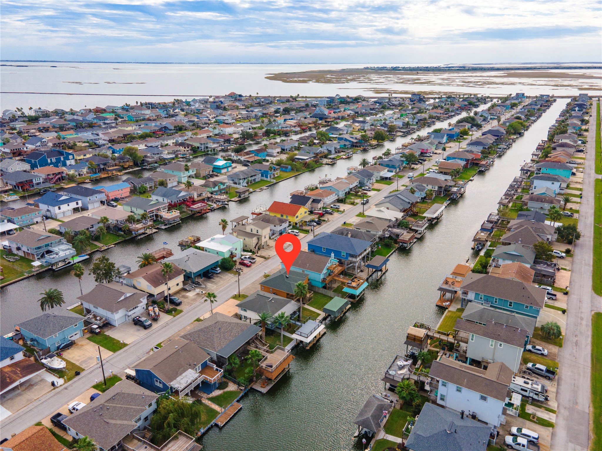 582 Warsaw Street, Bayou Vista, TX 77563