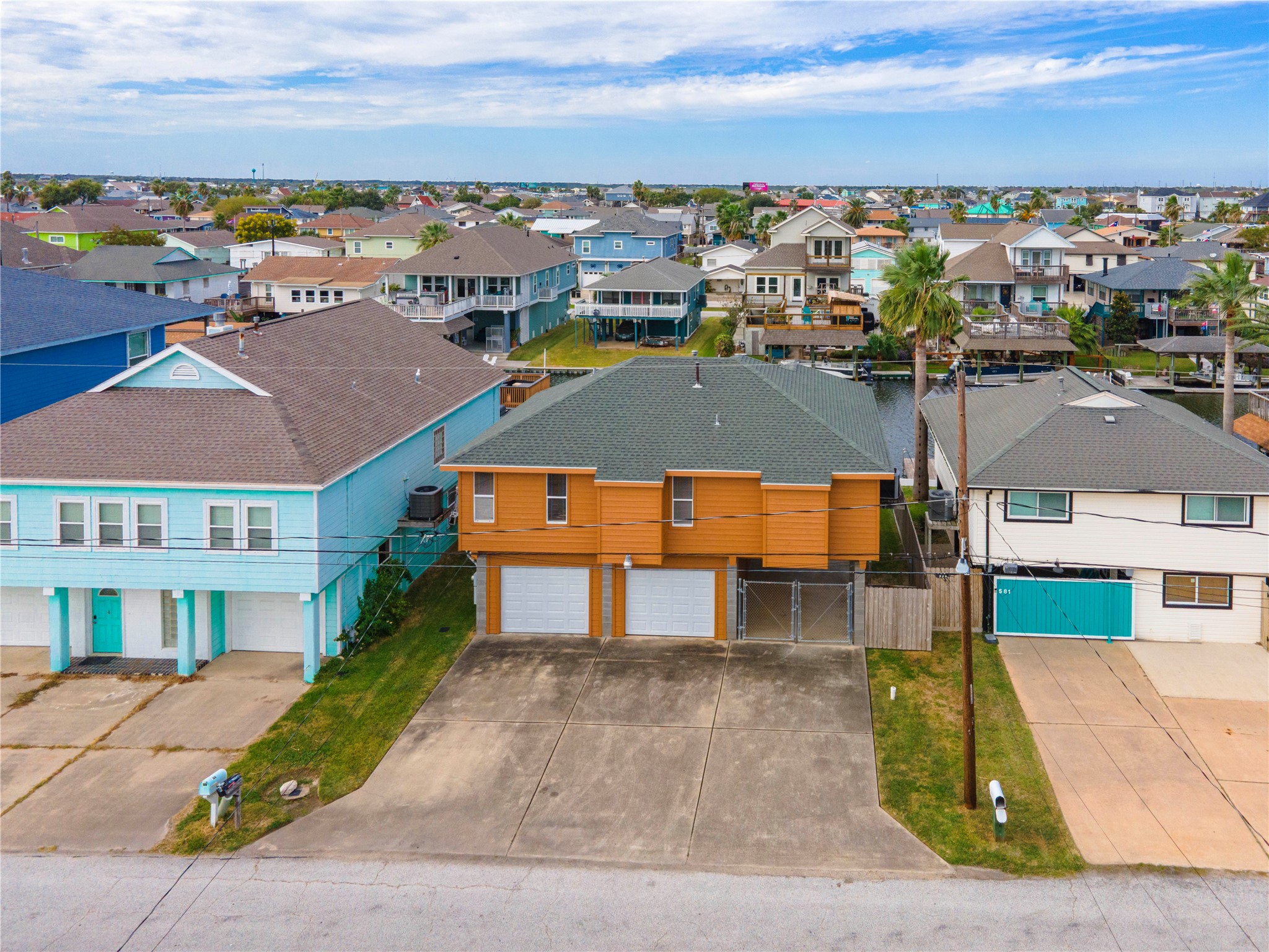 582 Warsaw Street, Bayou Vista, TX 77563